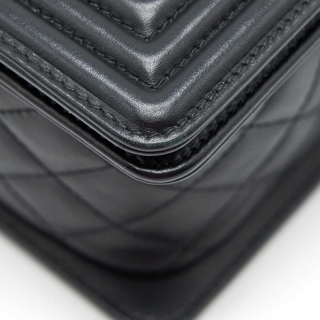 chanel-medium-boy-bag-quilted-and-chevron-calfskin-black-shw