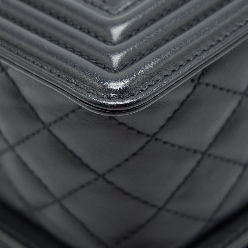 chanel-medium-boy-bag-quilted-and-chevron-calfskin-black-shw