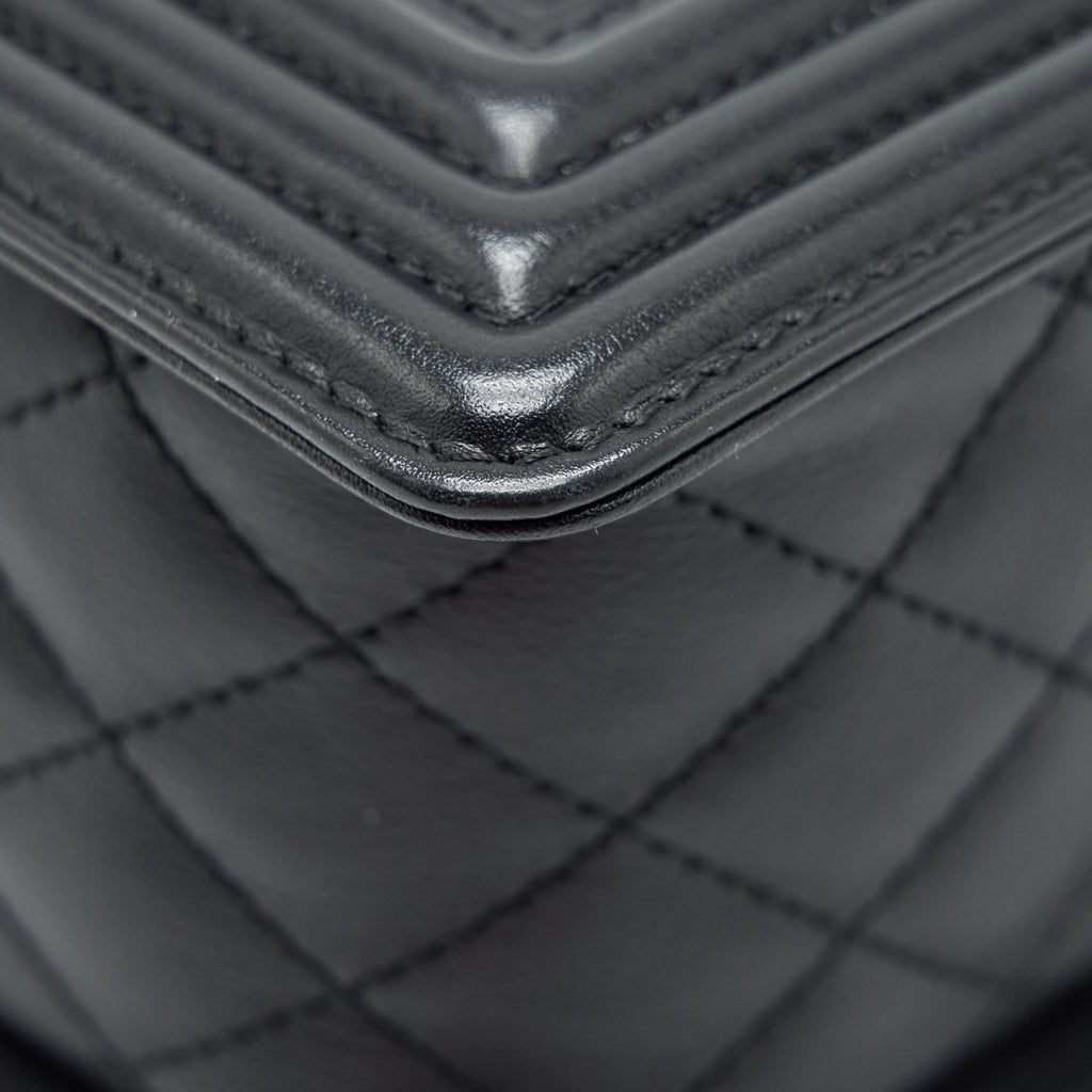 chanel-medium-boy-bag-quilted-and-chevron-calfskin-black-shw