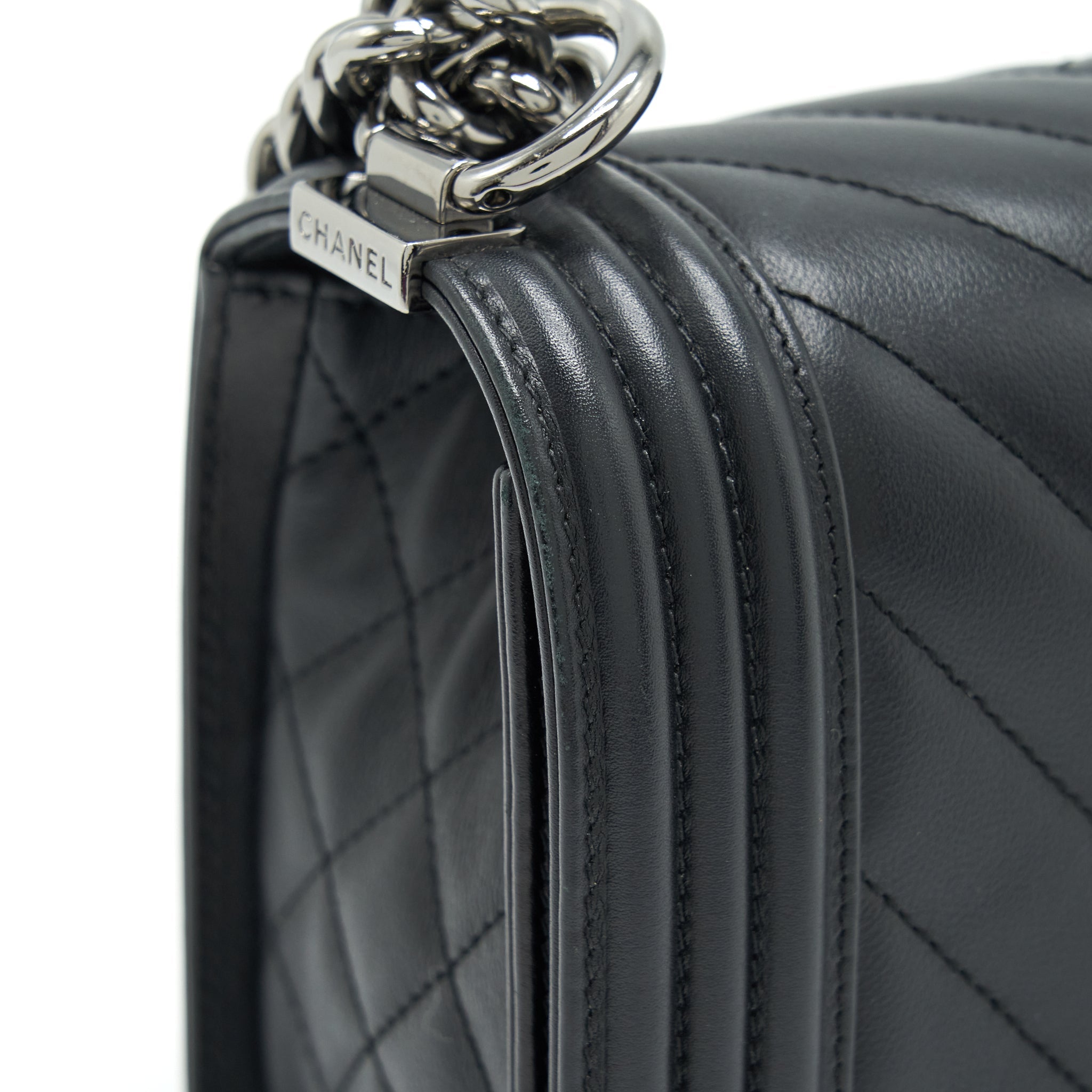 chanel-medium-boy-bag-quilted-and-chevron-calfskin-black-shw