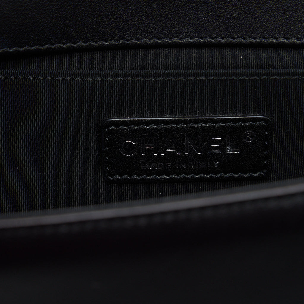 chanel-medium-boy-bag-quilted-and-chevron-calfskin-black-shw