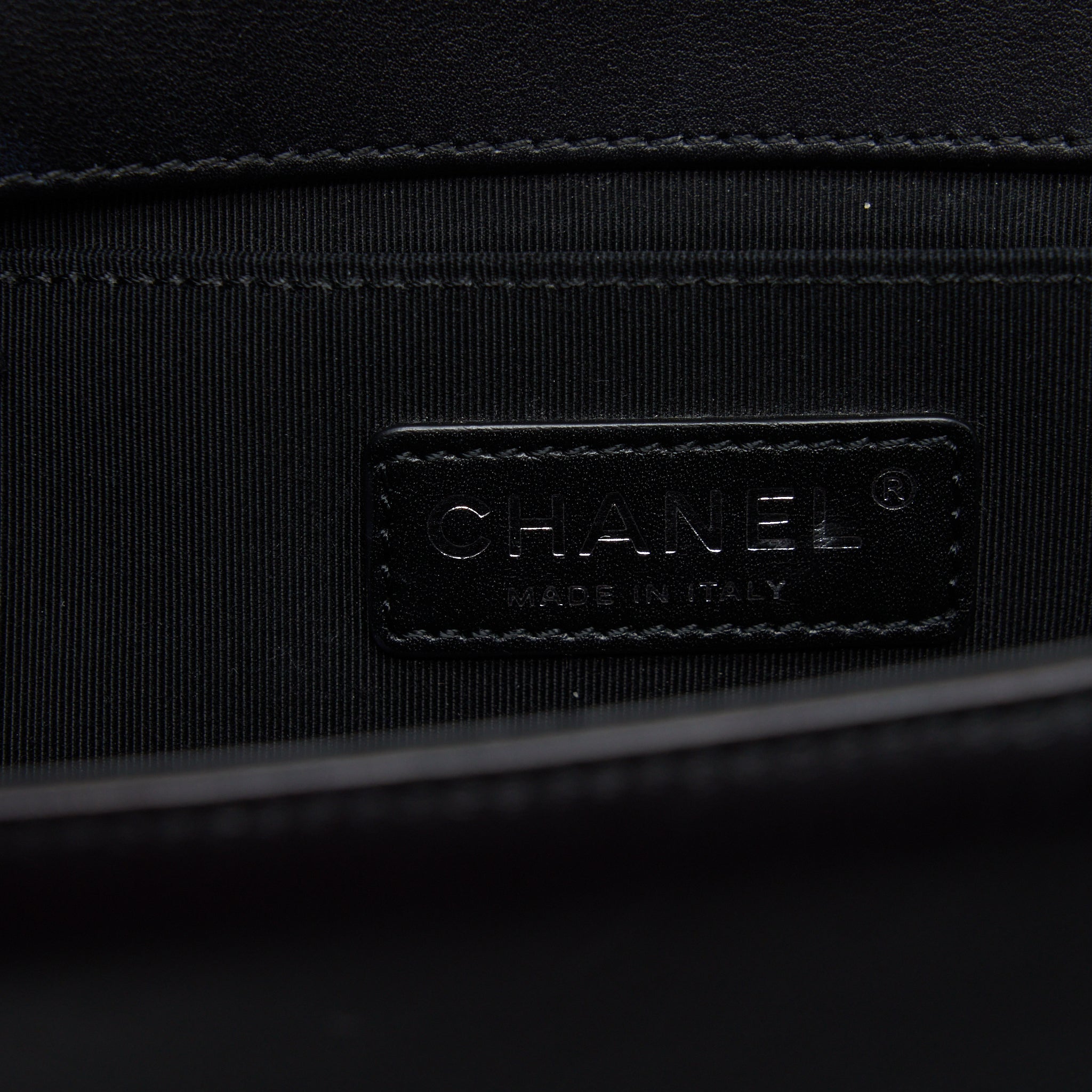 chanel-medium-boy-bag-quilted-and-chevron-calfskin-black-shw