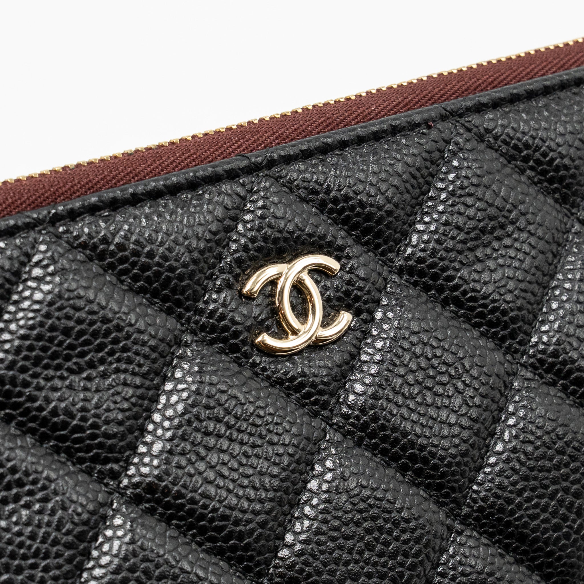 chanel-classic-zipped-pouch-caviar-black-lghw