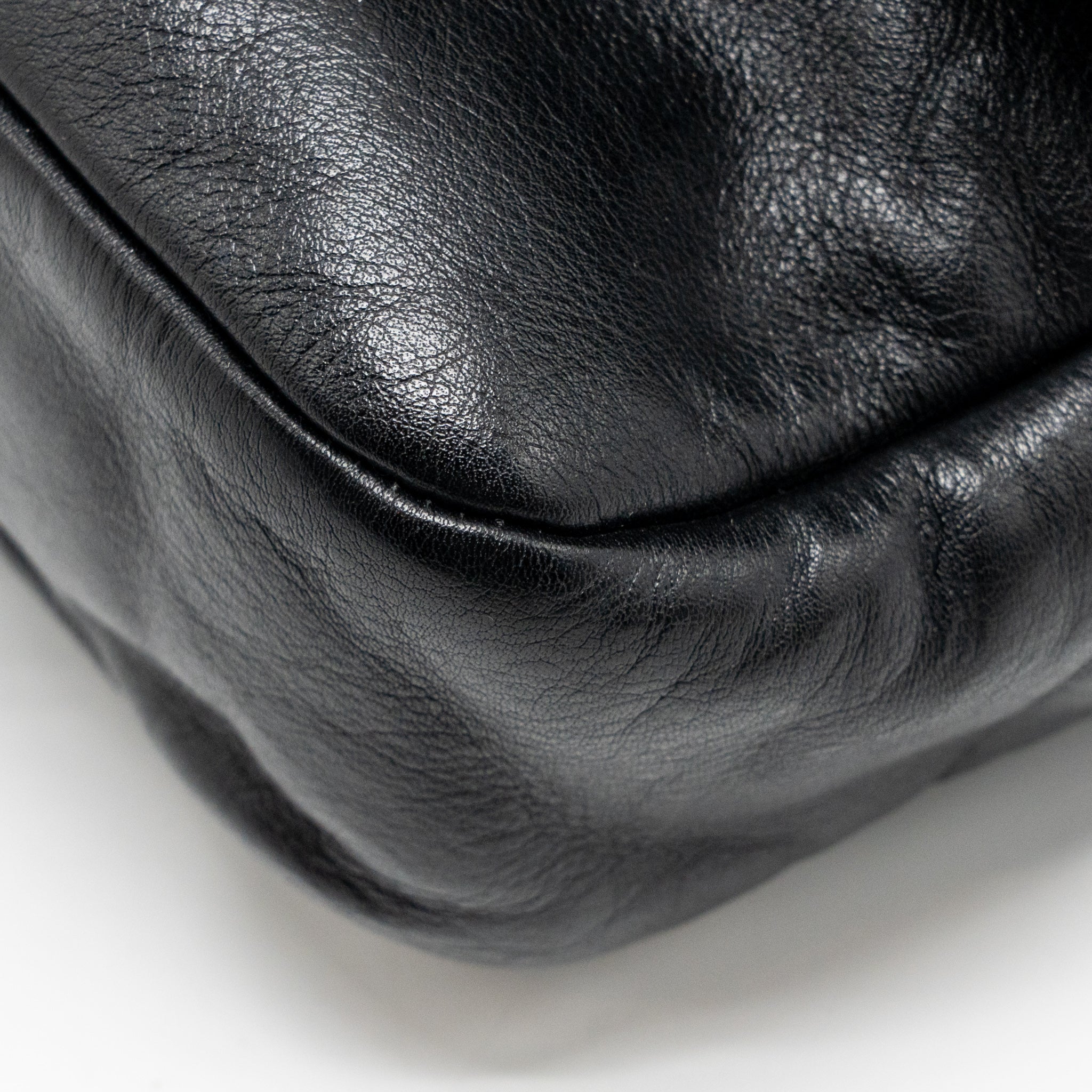 chanel-rodeo-drive-flap-bag-calfskin-black-ghw