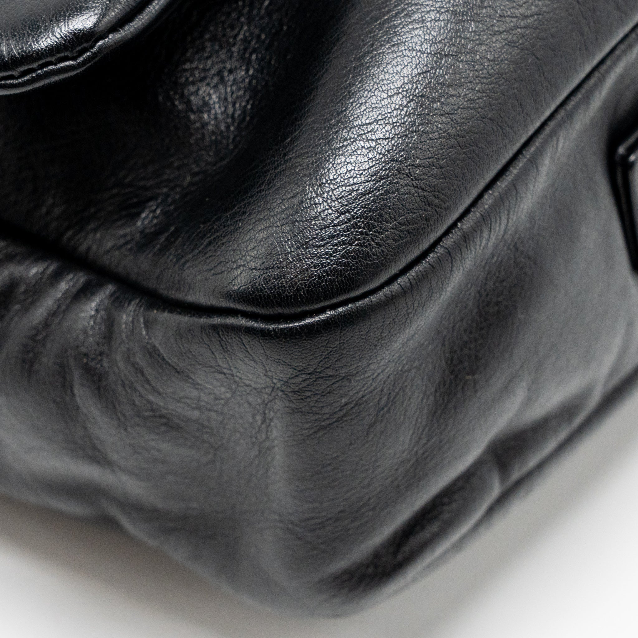 chanel-rodeo-drive-flap-bag-calfskin-black-ghw