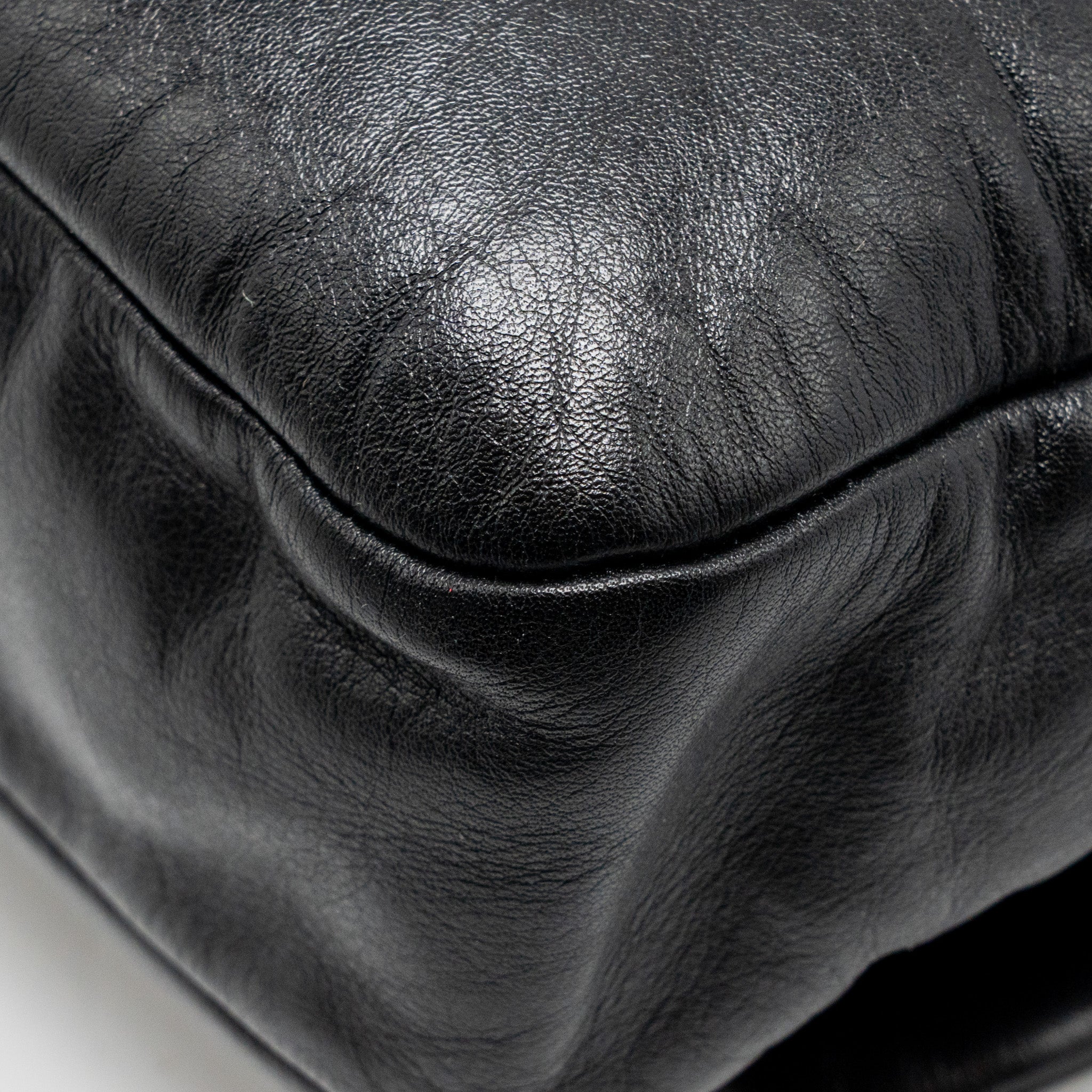 chanel-rodeo-drive-flap-bag-calfskin-black-ghw