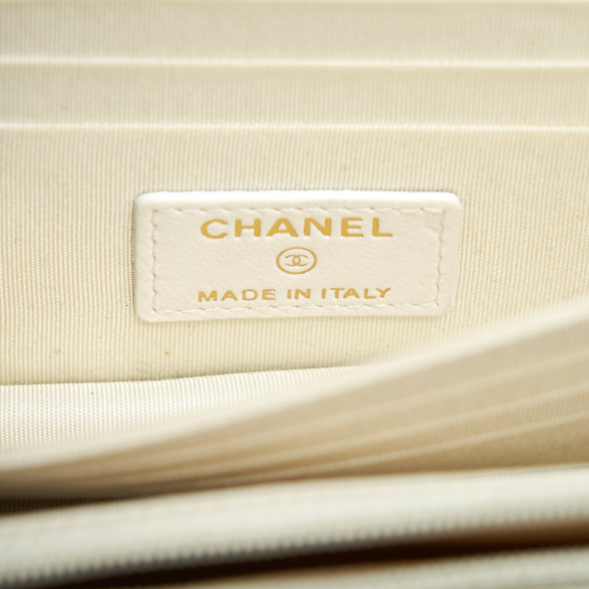 chanel-small-wallet-on-chain-with-ribbon-chain-lambskin-white-ghw