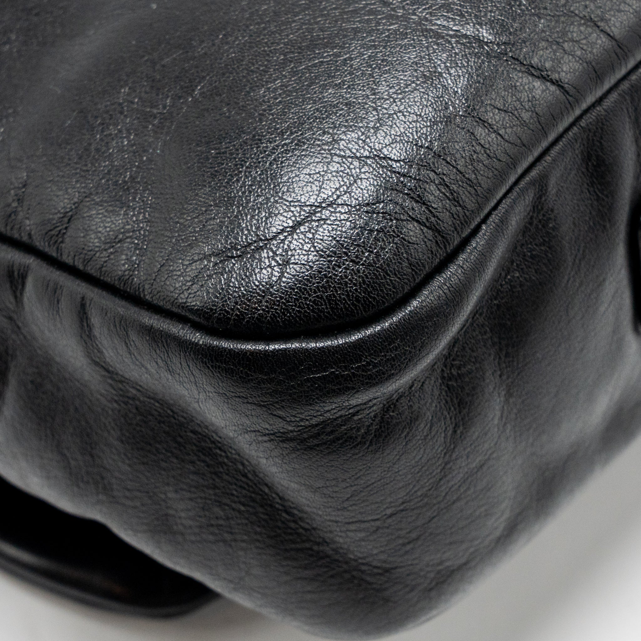 chanel-rodeo-drive-flap-bag-calfskin-black-ghw