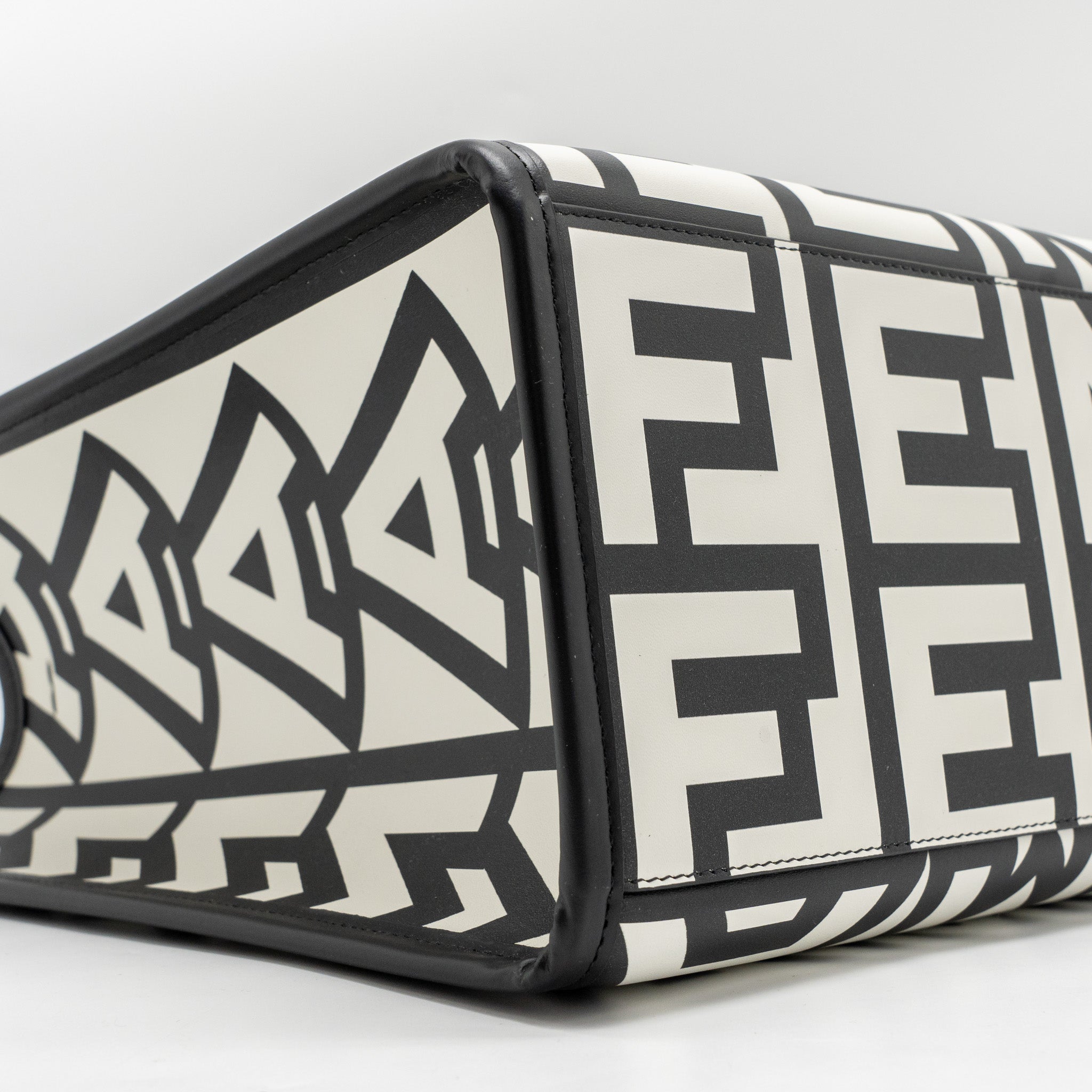 fendi-medium-sunshine-roma-shopping-bag-calfskin-black-white-shw-copy