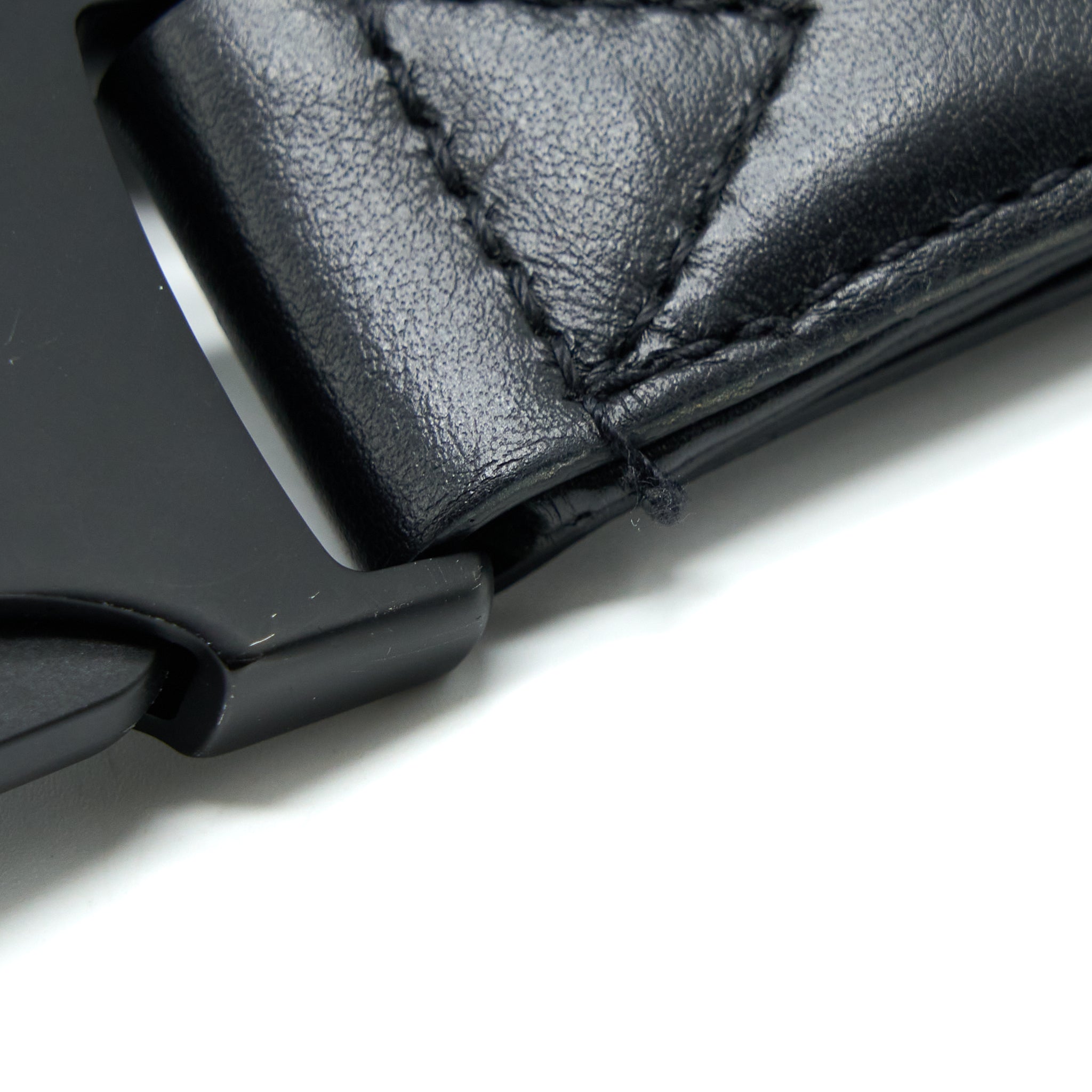 louis-vuitton-discovery-bumbag-pm-monogram-shadow-calfskin-black-with-black-hardware