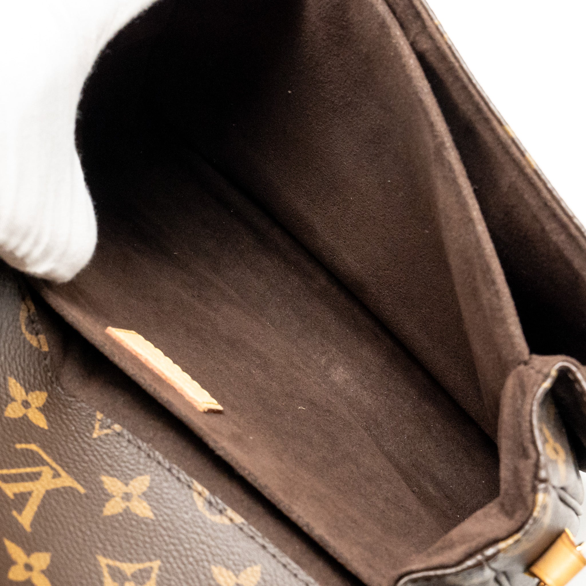 louis-vuitton-pochette-metis-monogram-canvas-ghw-31