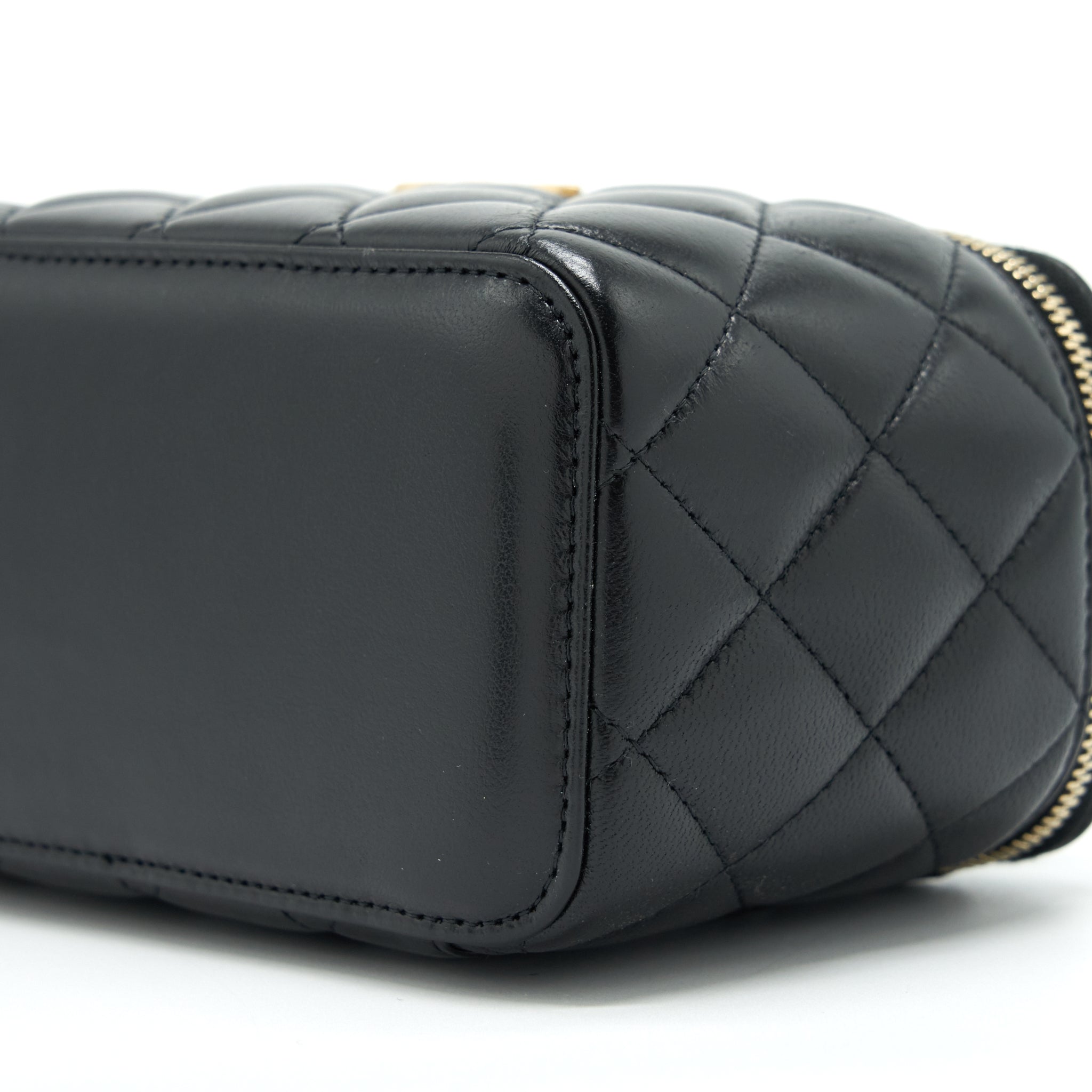 chanel-22s-letter-top-handle-long-vanity-with-chain-lambskin-black-ghw