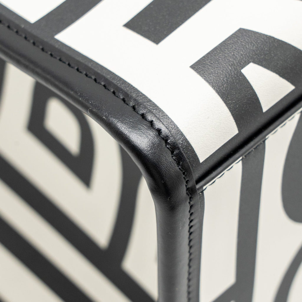fendi-medium-sunshine-roma-shopping-bag-calfskin-black-white-shw-copy