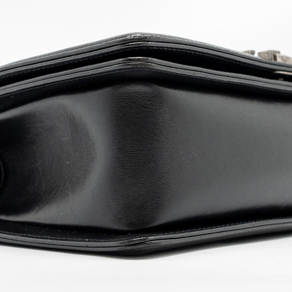 chanel-medium-boy-bag-lambskin-black-ruthenium-shw-2