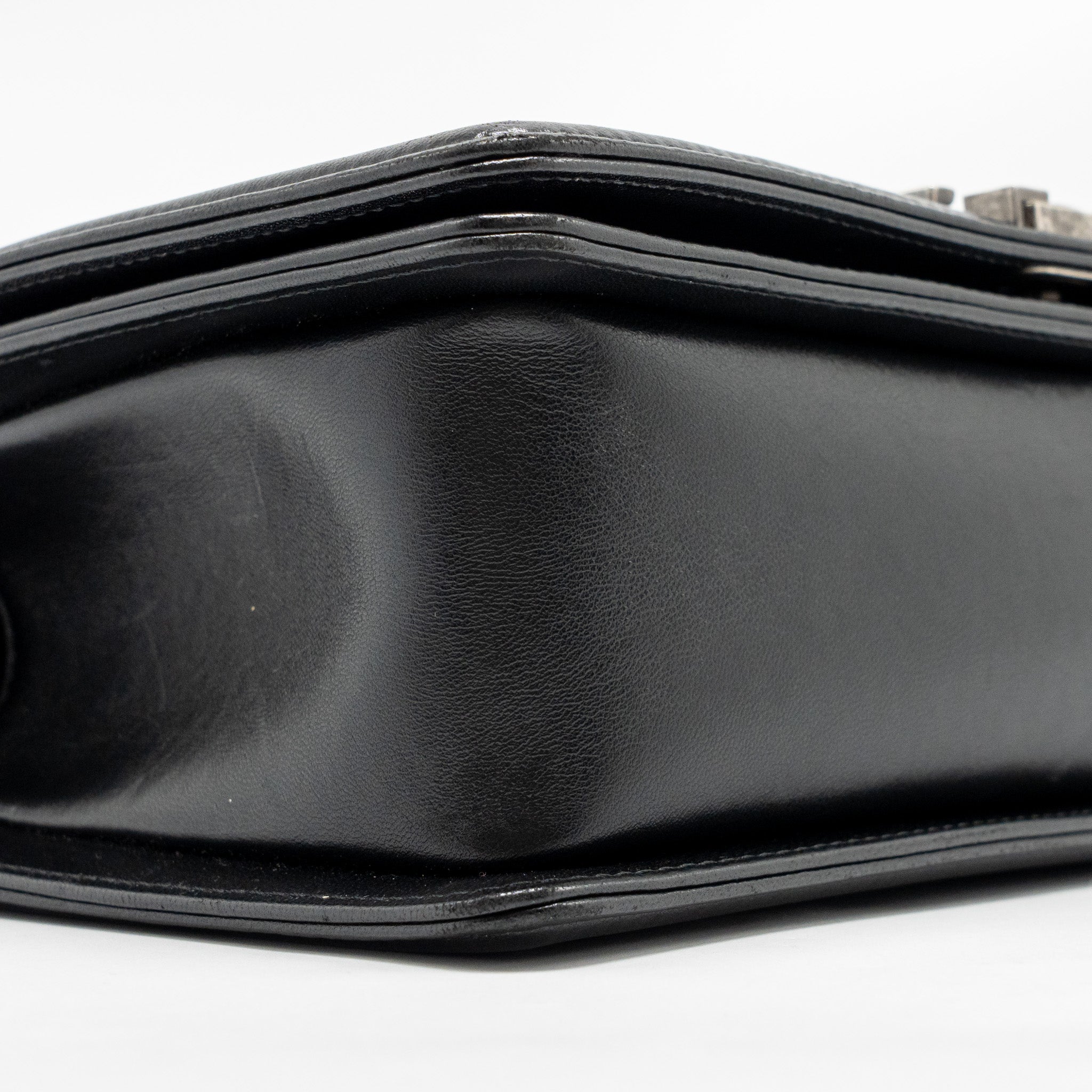 chanel-medium-boy-bag-lambskin-black-ruthenium-shw-2