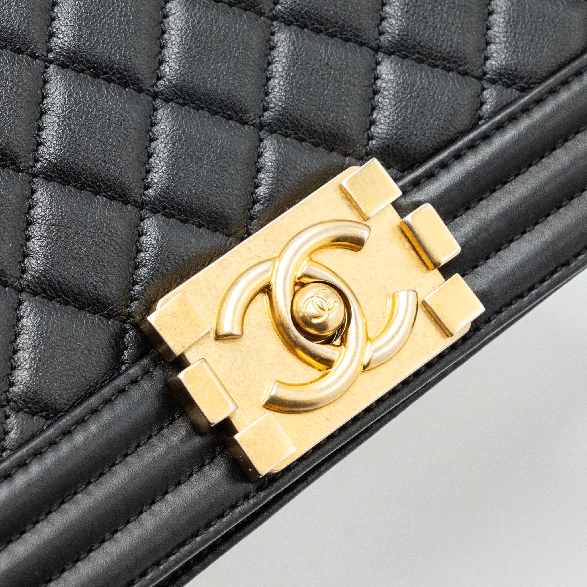 chanel-medium-boy-bag-calfskin-black-ghw-2
