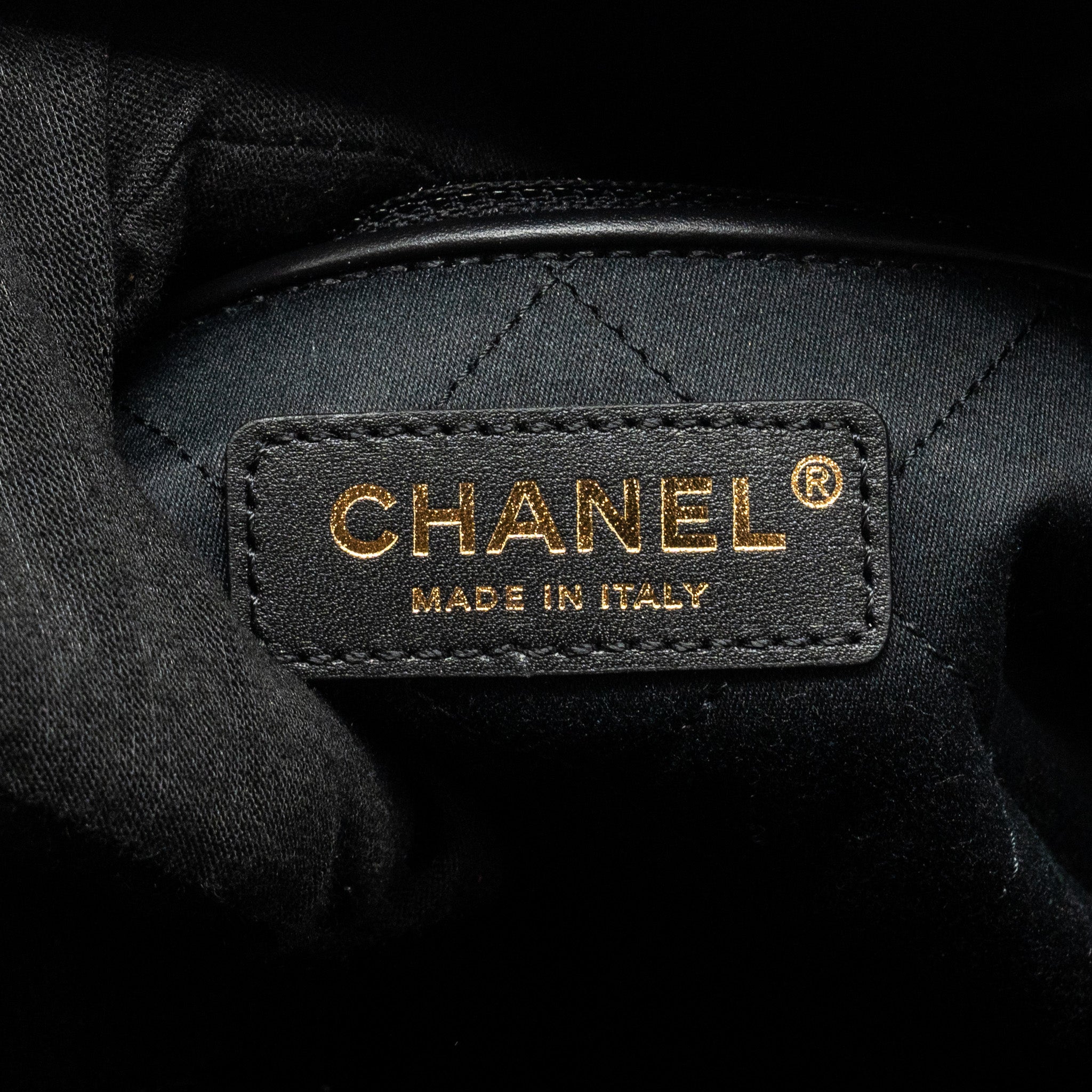 chanel-medium-22-bag-shiny-calfskin-black-ghw-microchip-copy