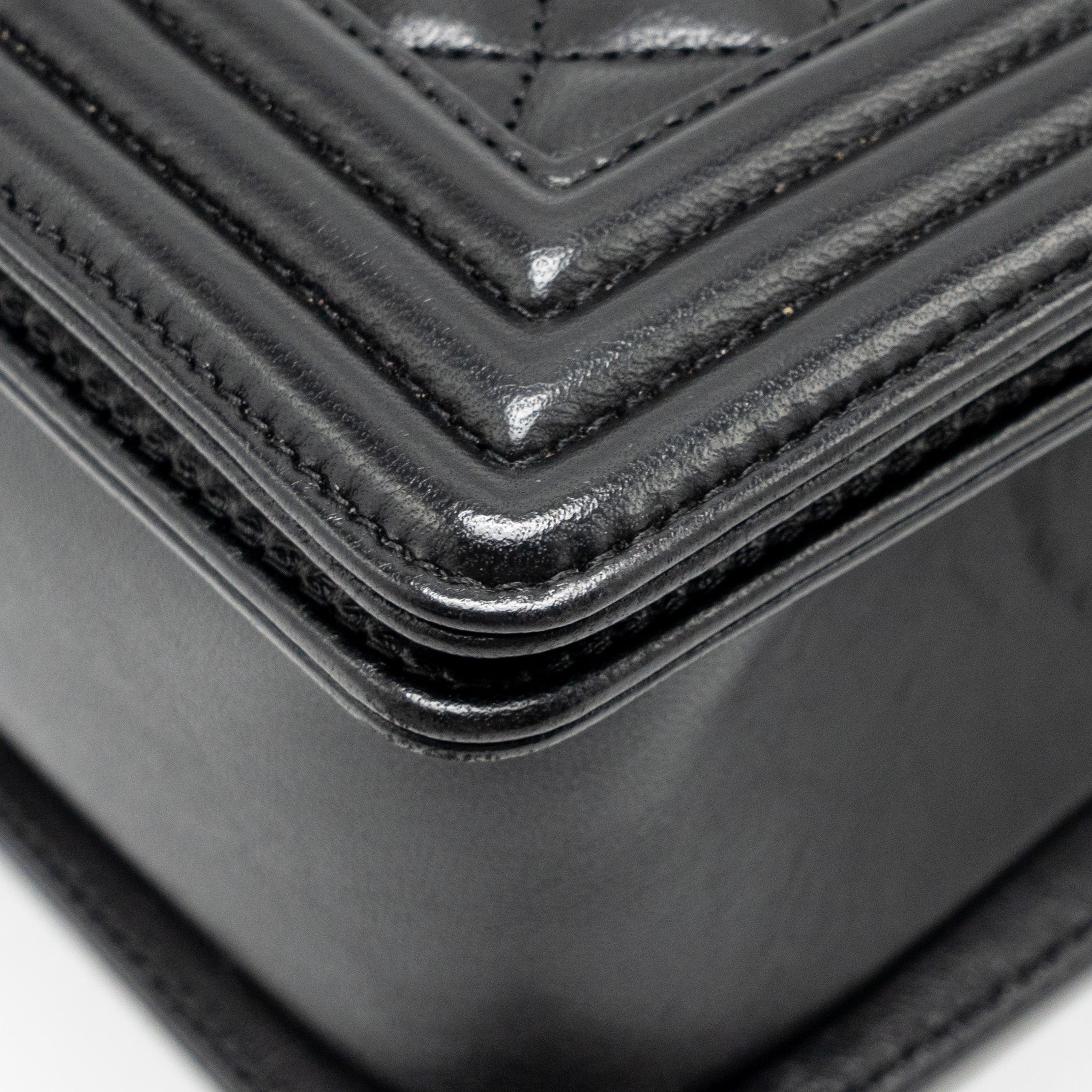 chanel-medium-boy-bag-lambskin-black-ruthenium-shw-2