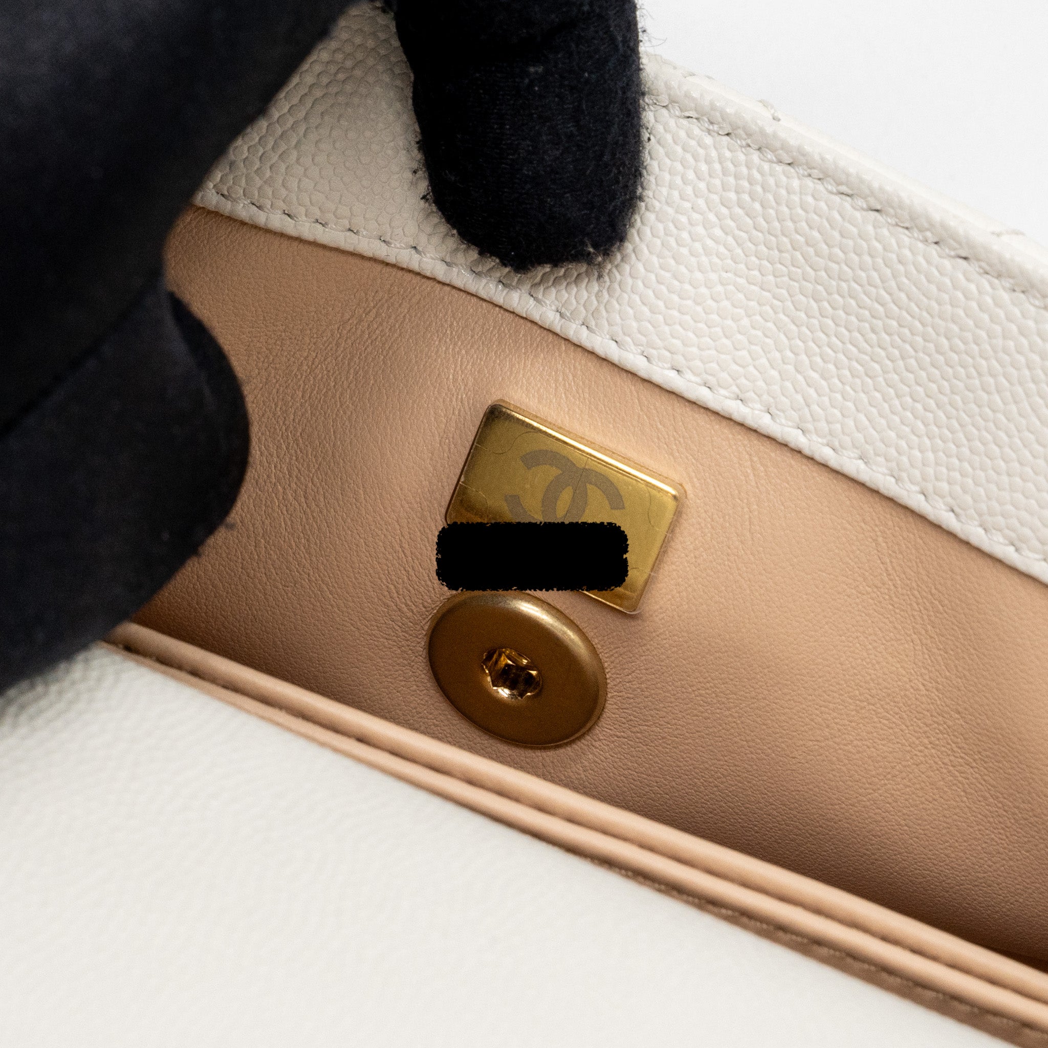 chanel-23p-detailed-top-handle-coco-handle-caviar-white-ghw-microchip