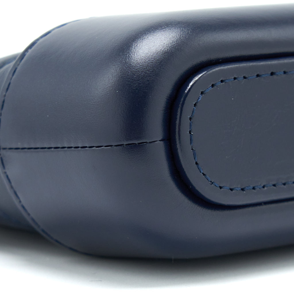 chanel-gabrielle-clutch-on-chain-aged-calfskim-navy-shw