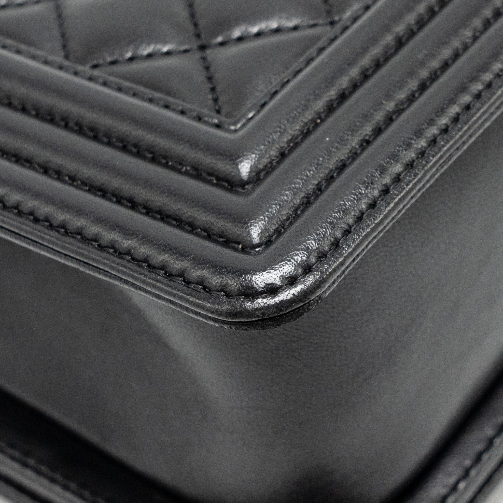 chanel-medium-boy-bag-lambskin-black-ruthenium-shw-2