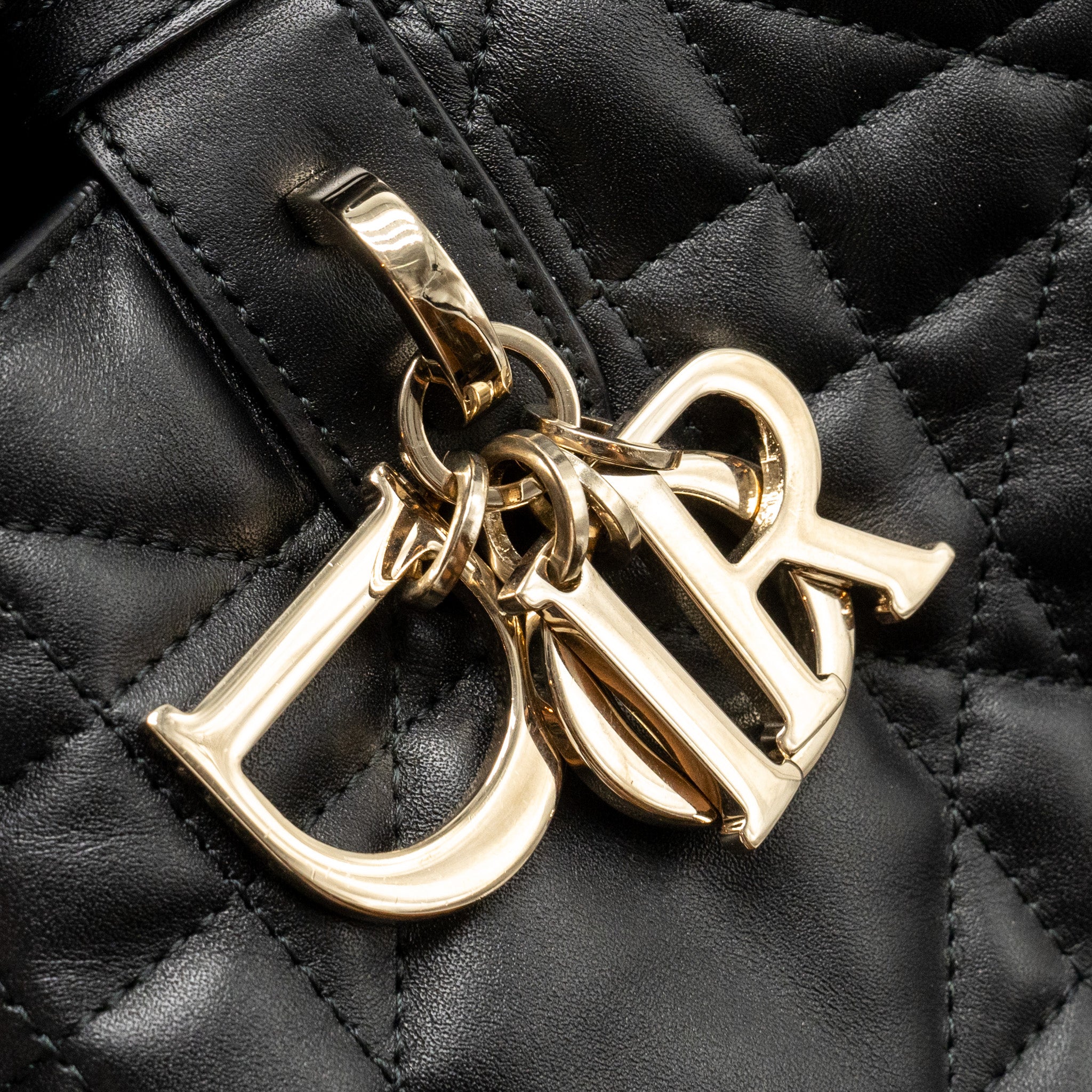 dior-medium-dior-toujours-tote-bag-macrocannage-calfskin-black-lghw