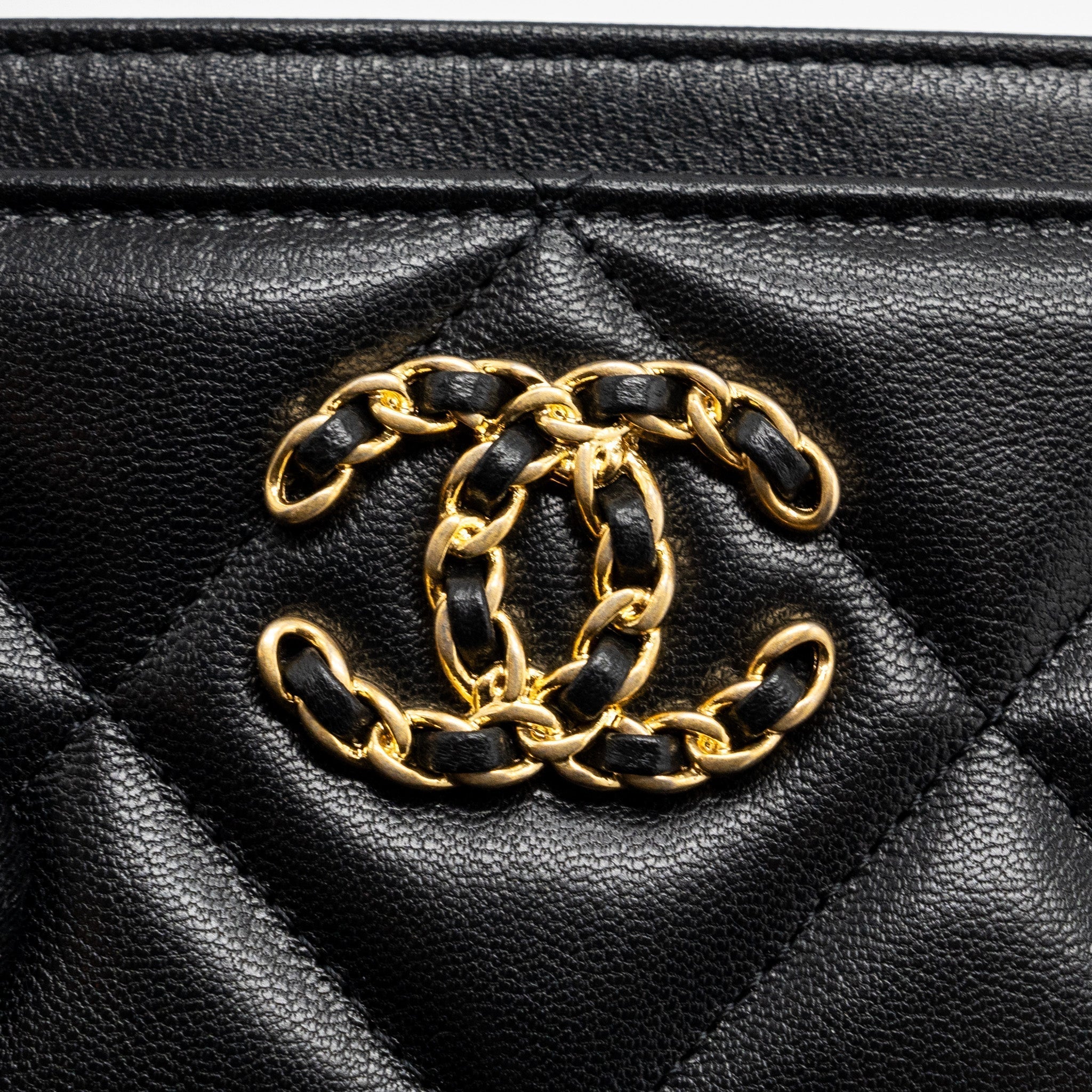 chanel-19-cardholder-lambskin-black-ghw