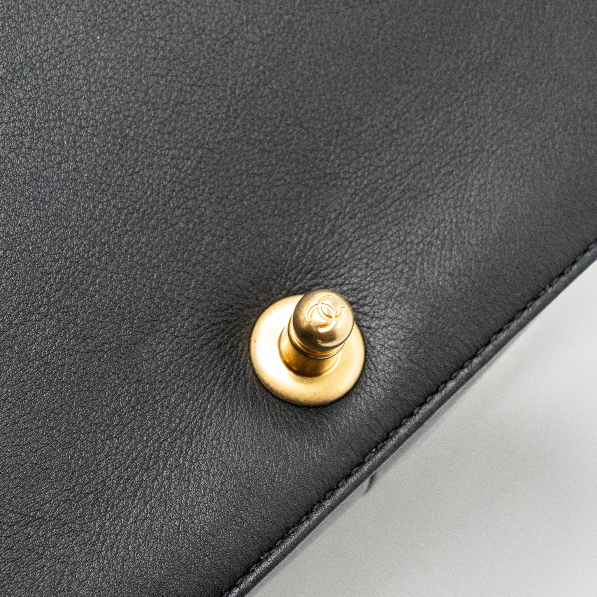 chanel-medium-boy-bag-calfskin-black-ghw-2