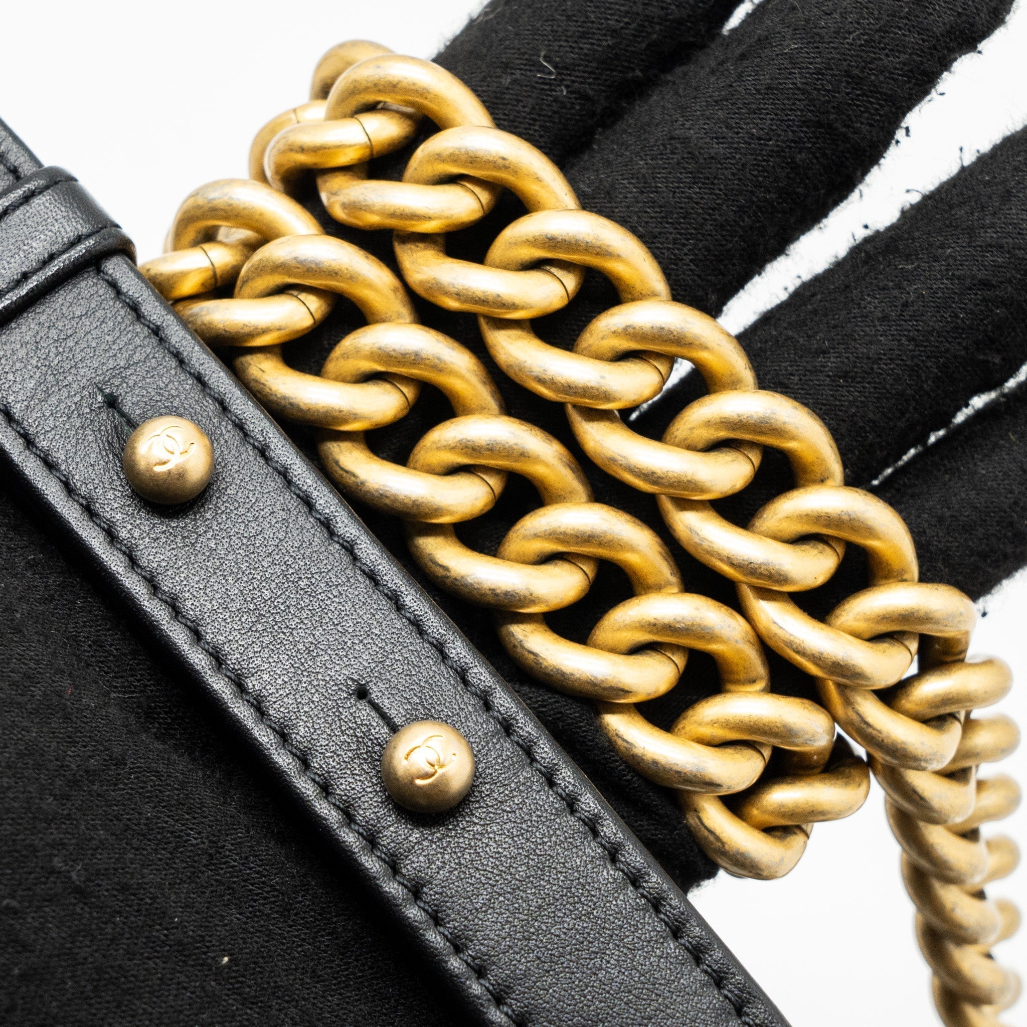 chanel-medium-boy-bag-calfskin-black-ghw-2
