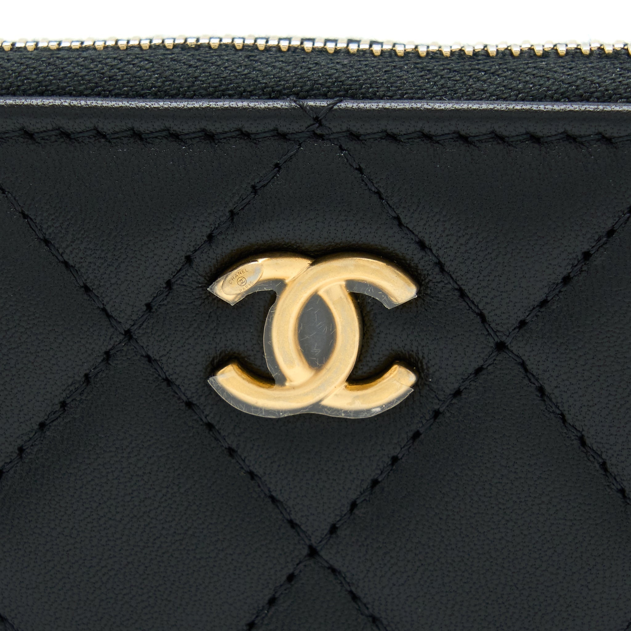 chanel-22c-pearl-crush-card-holder-with-chain-black-ghw