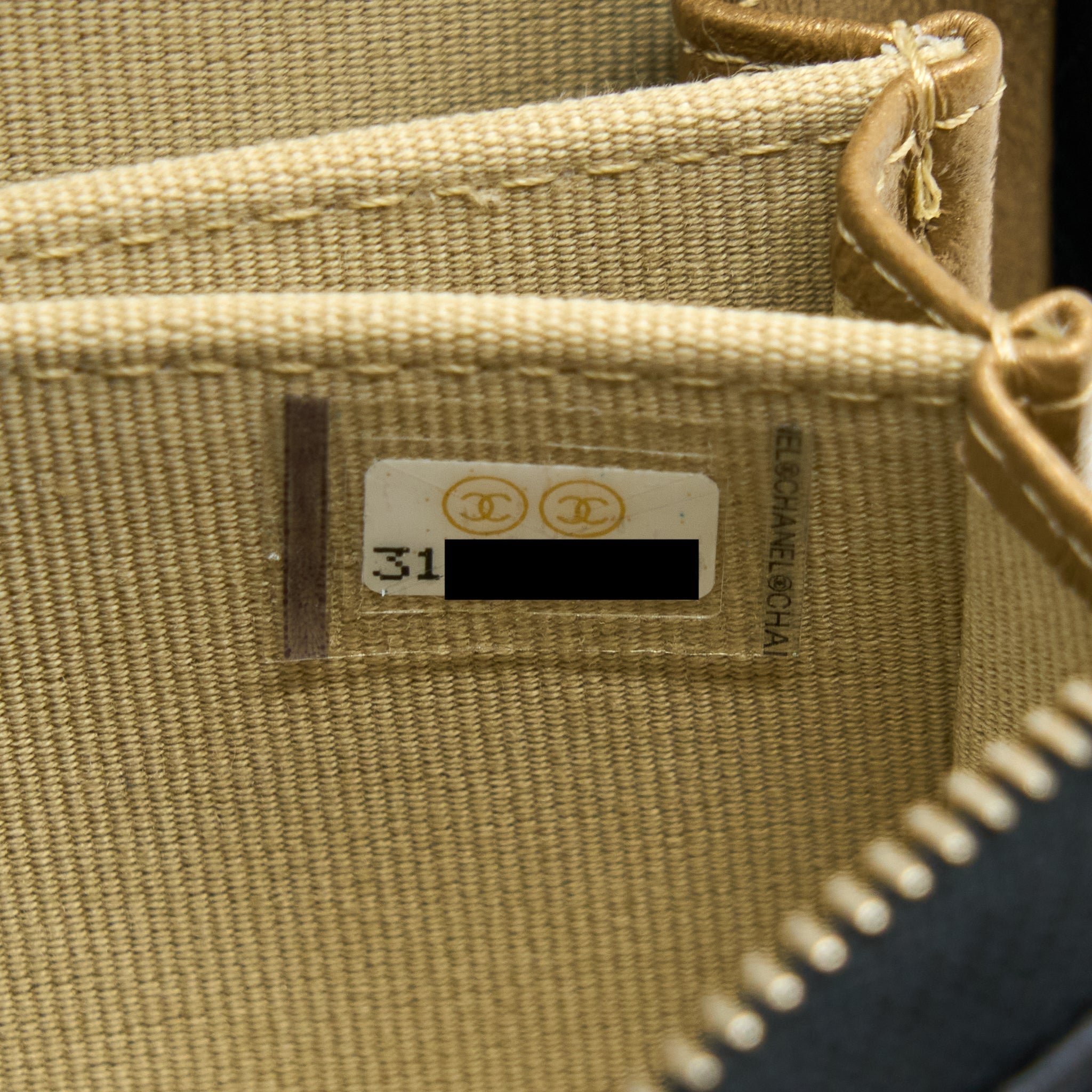 chanel-22c-pearl-crush-card-holder-with-chain-black-ghw