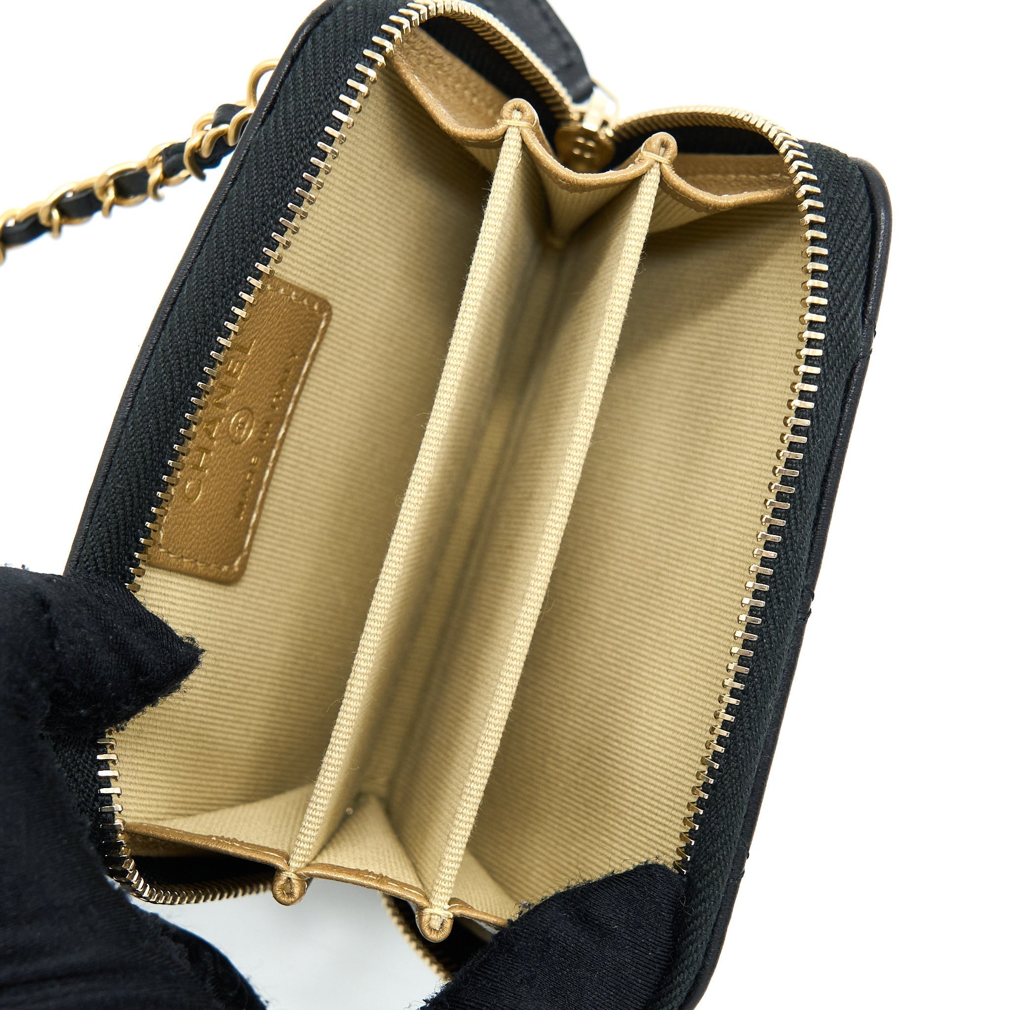 chanel-22c-pearl-crush-card-holder-with-chain-black-ghw