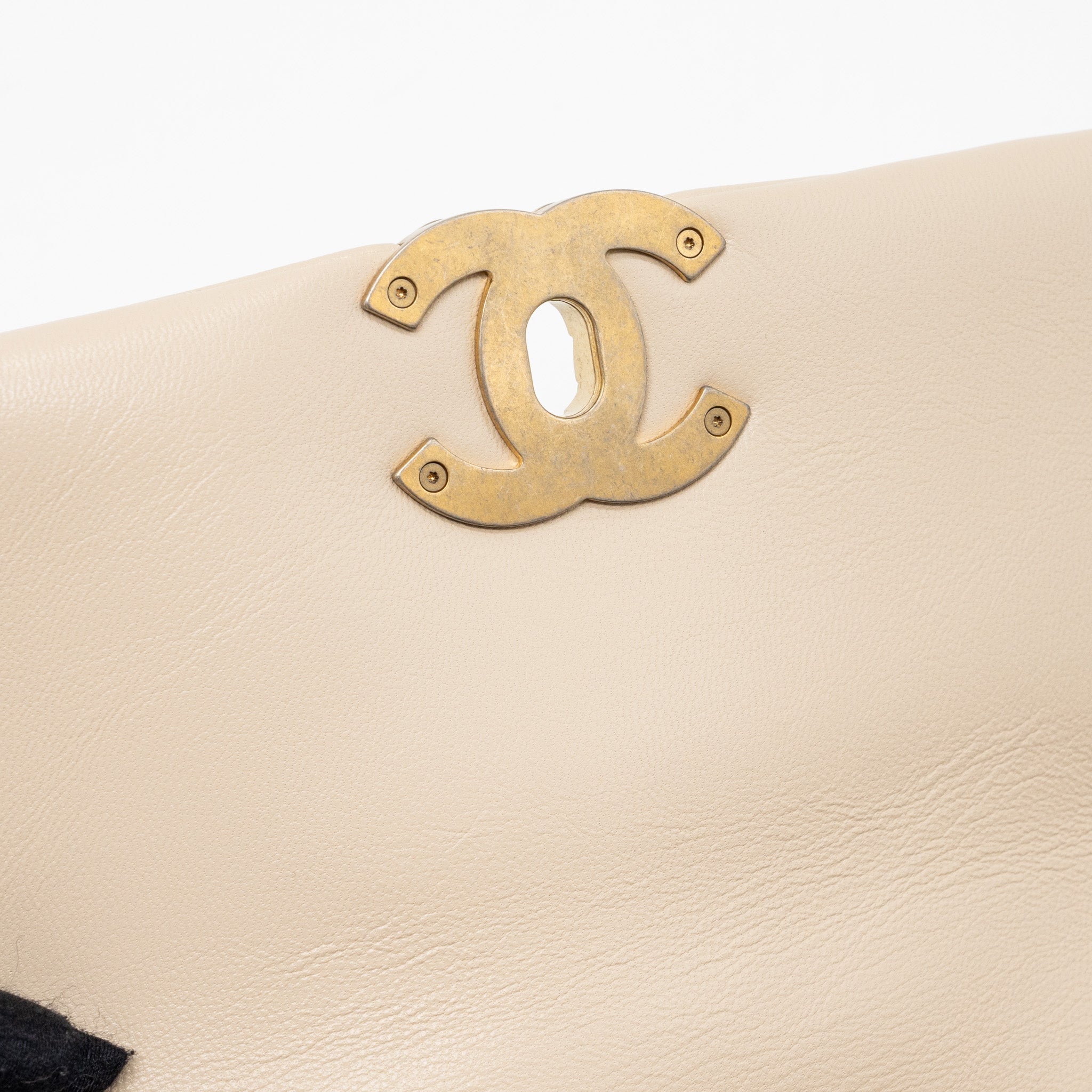chanel-small-19-bag-goatskin-beige-multicolour-hardware