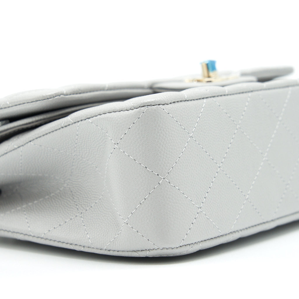 chanel-21a-small-classic-double-flap-bag-caviar-nc634-light-grey-lghw