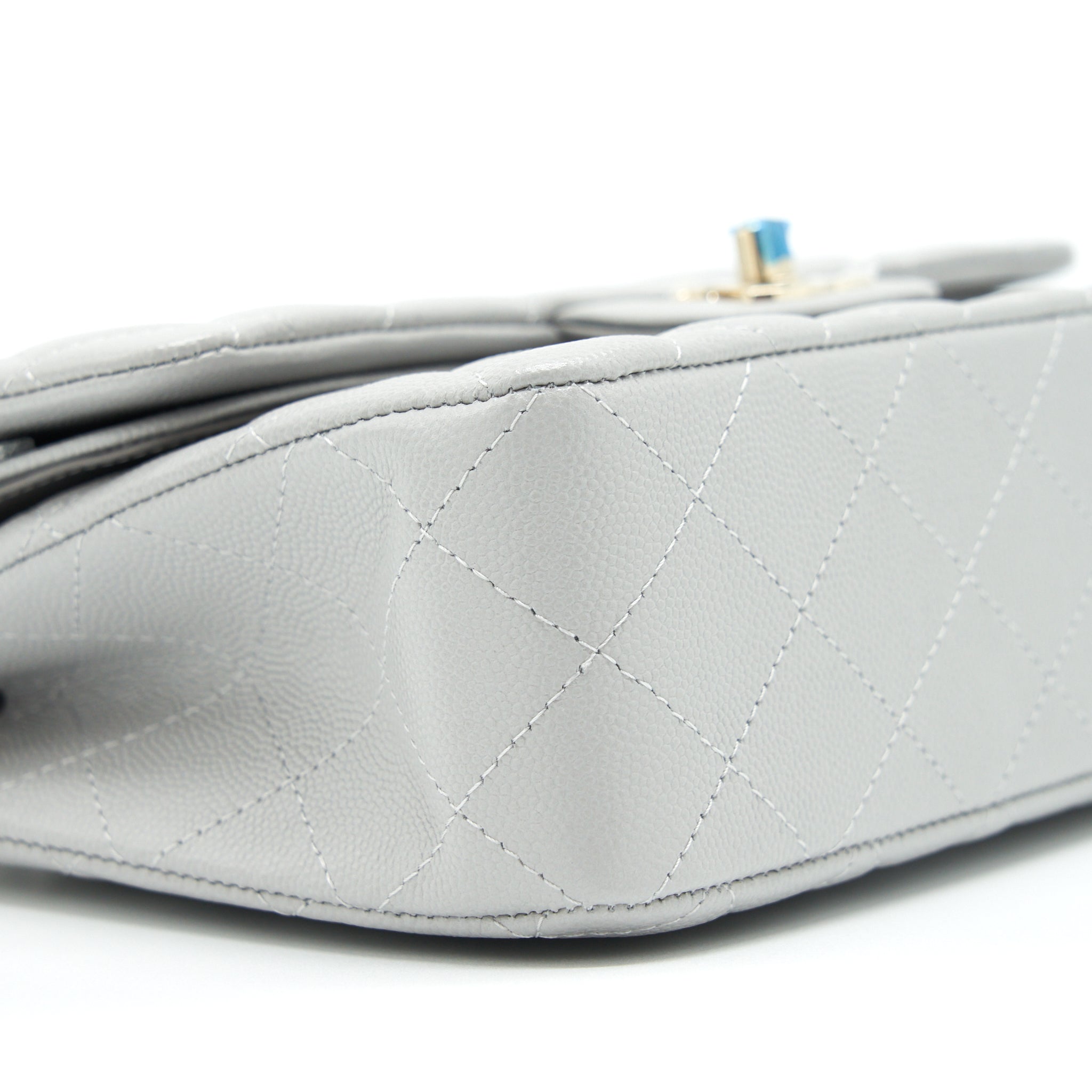 chanel-21a-small-classic-double-flap-bag-caviar-nc634-light-grey-lghw