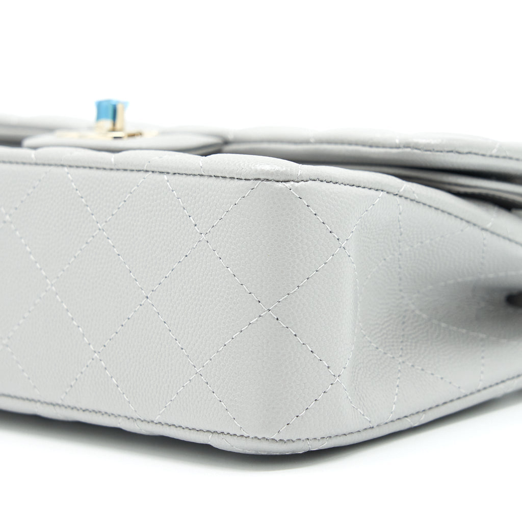 chanel-21a-small-classic-double-flap-bag-caviar-nc634-light-grey-lghw