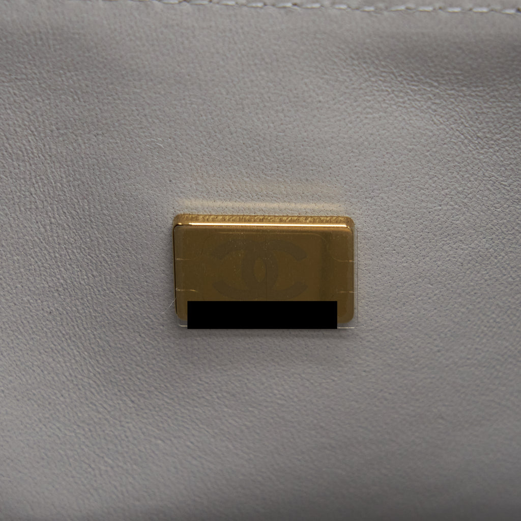 chanel-21a-small-classic-double-flap-bag-caviar-nc634-light-grey-lghw