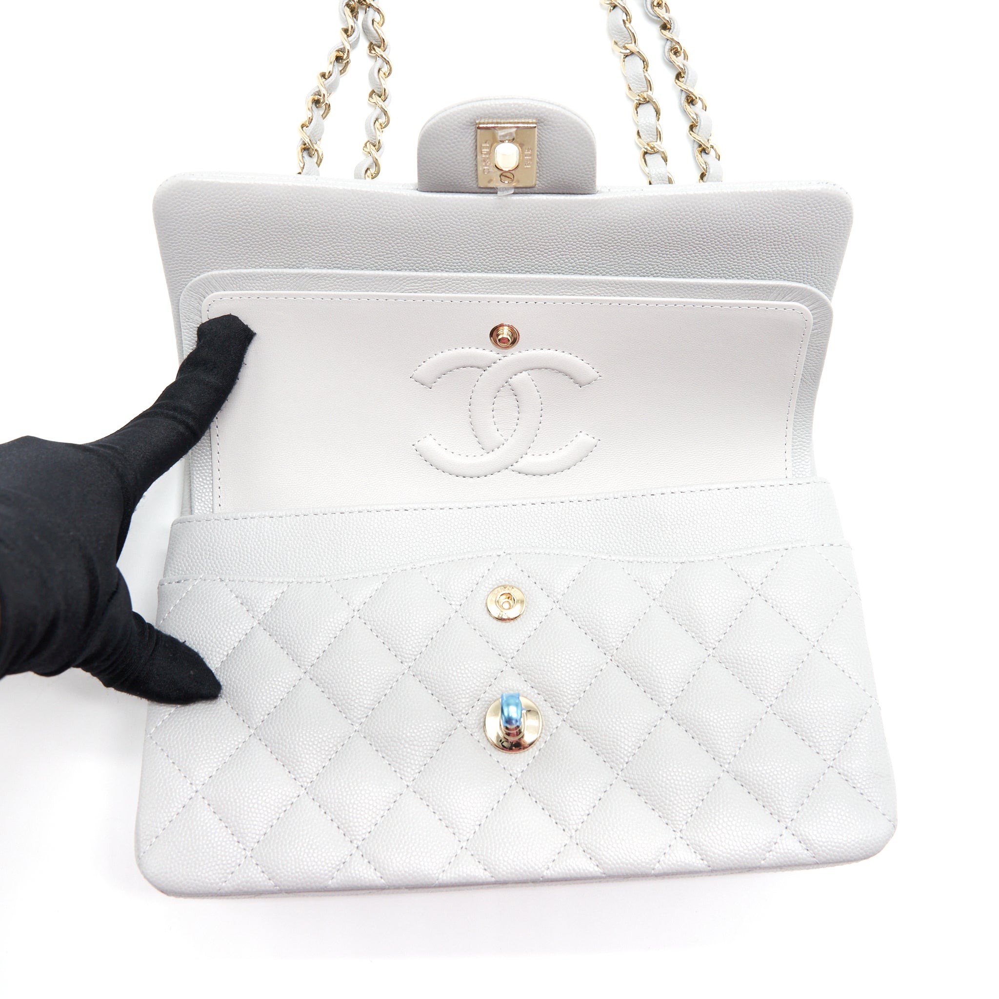 chanel-21a-small-classic-double-flap-bag-caviar-nc634-light-grey-lghw