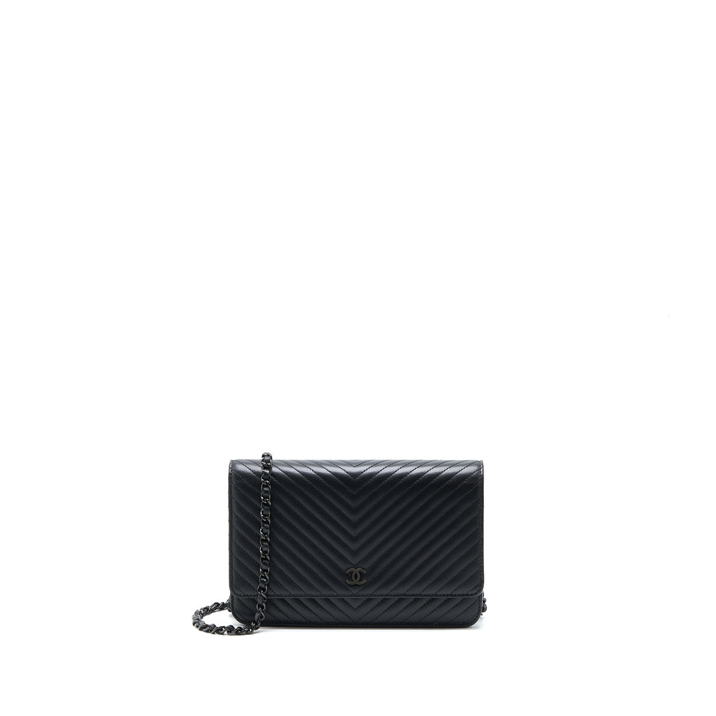 chanel-chevron-wallet-on-chain-black-with-black-hardware