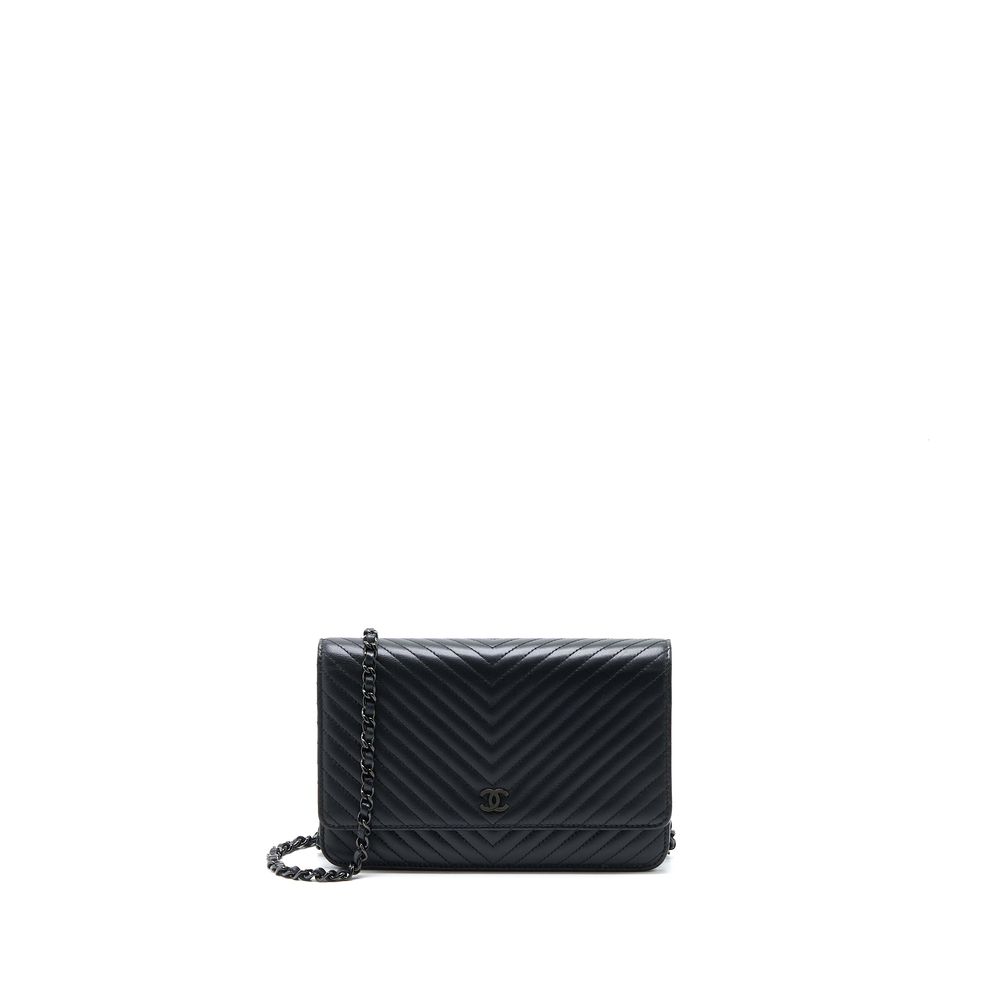 chanel-chevron-wallet-on-chain-black-with-black-hardware