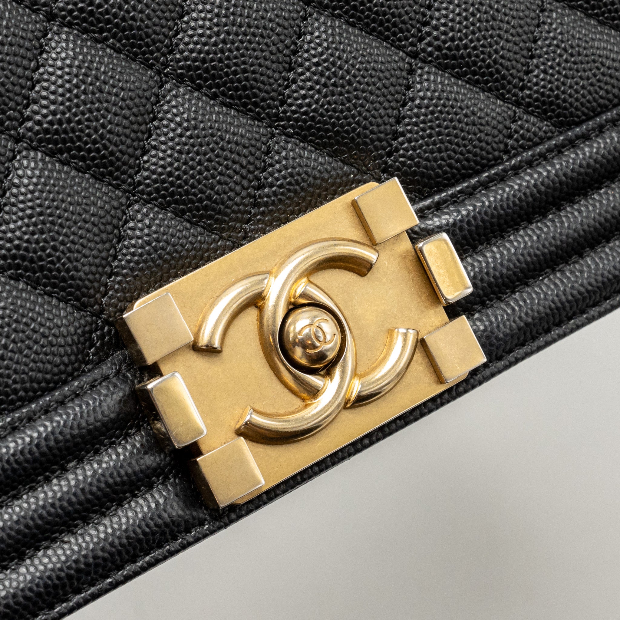 chanel-medium-boy-bag-caviar-black-ghw-copy