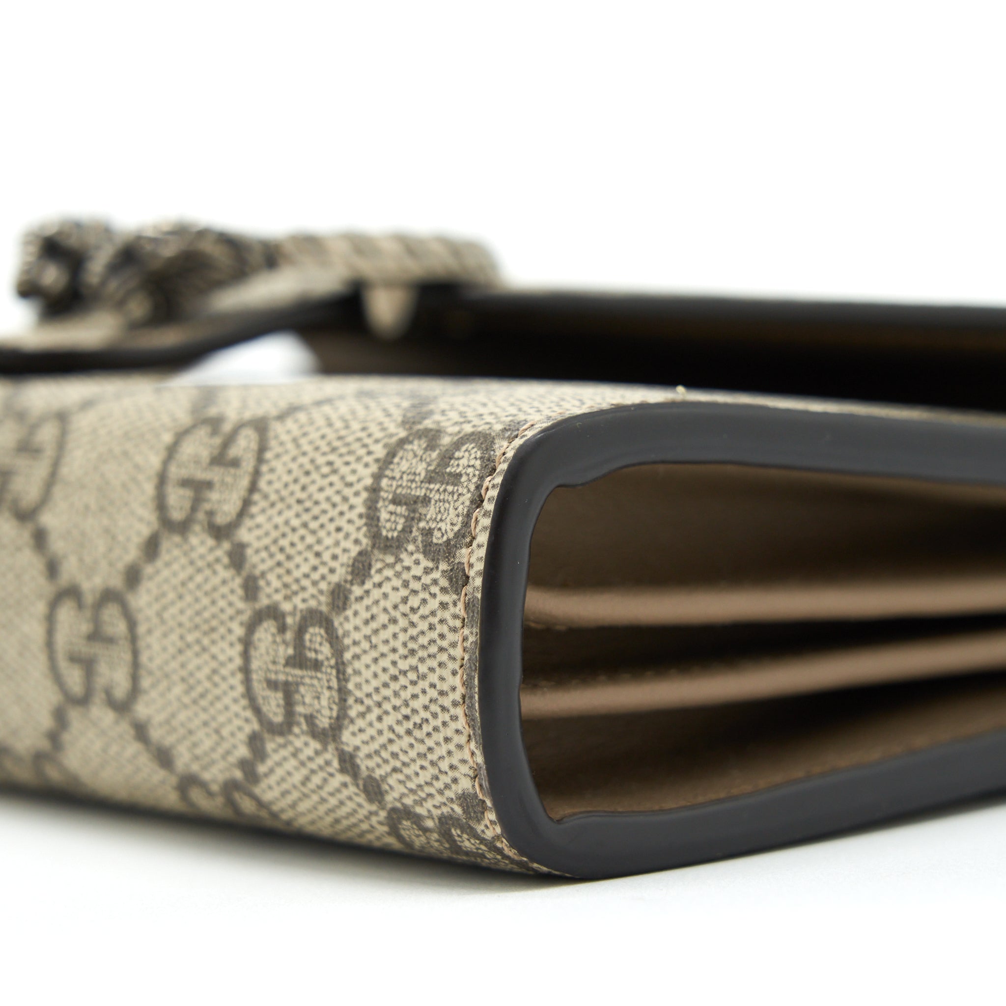 gucci-dionysus-gg-supreme-chain-wallet-beige-shw
