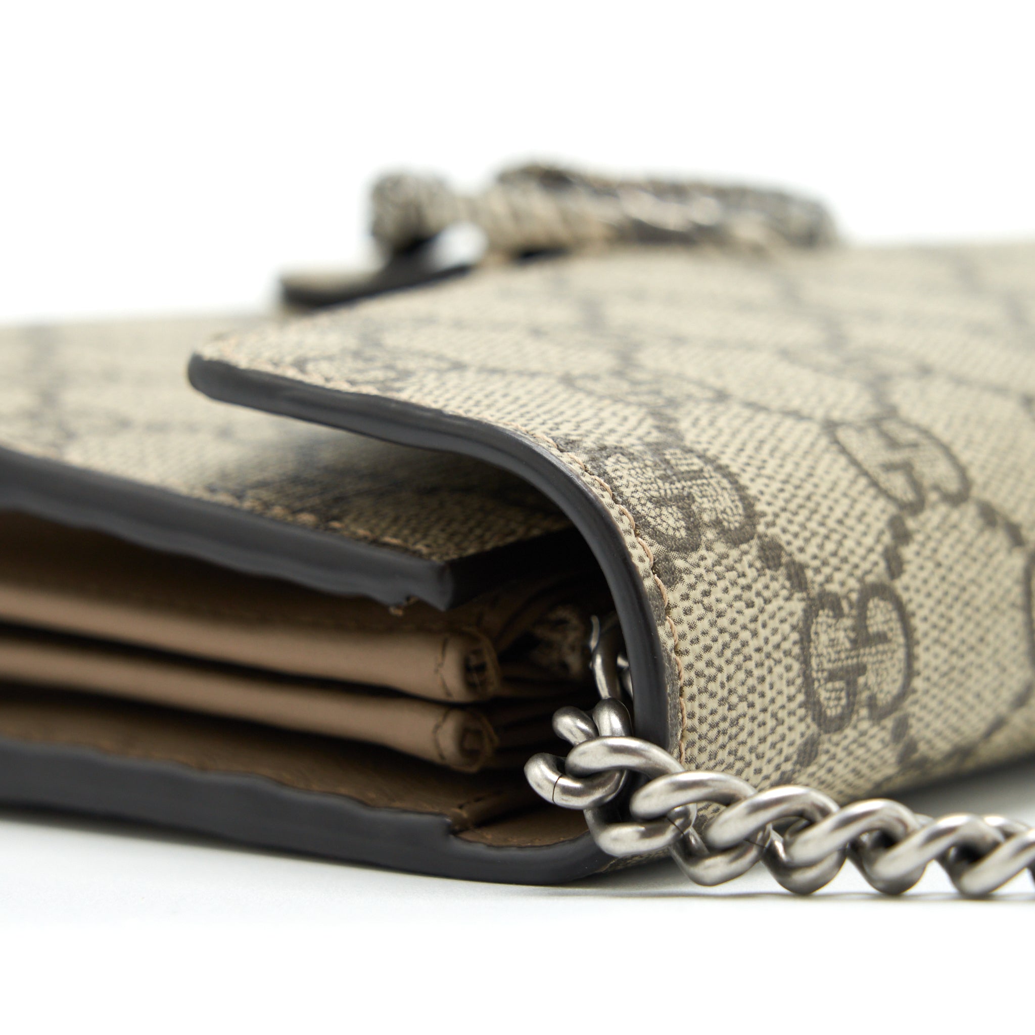 gucci-dionysus-gg-supreme-chain-wallet-beige-shw