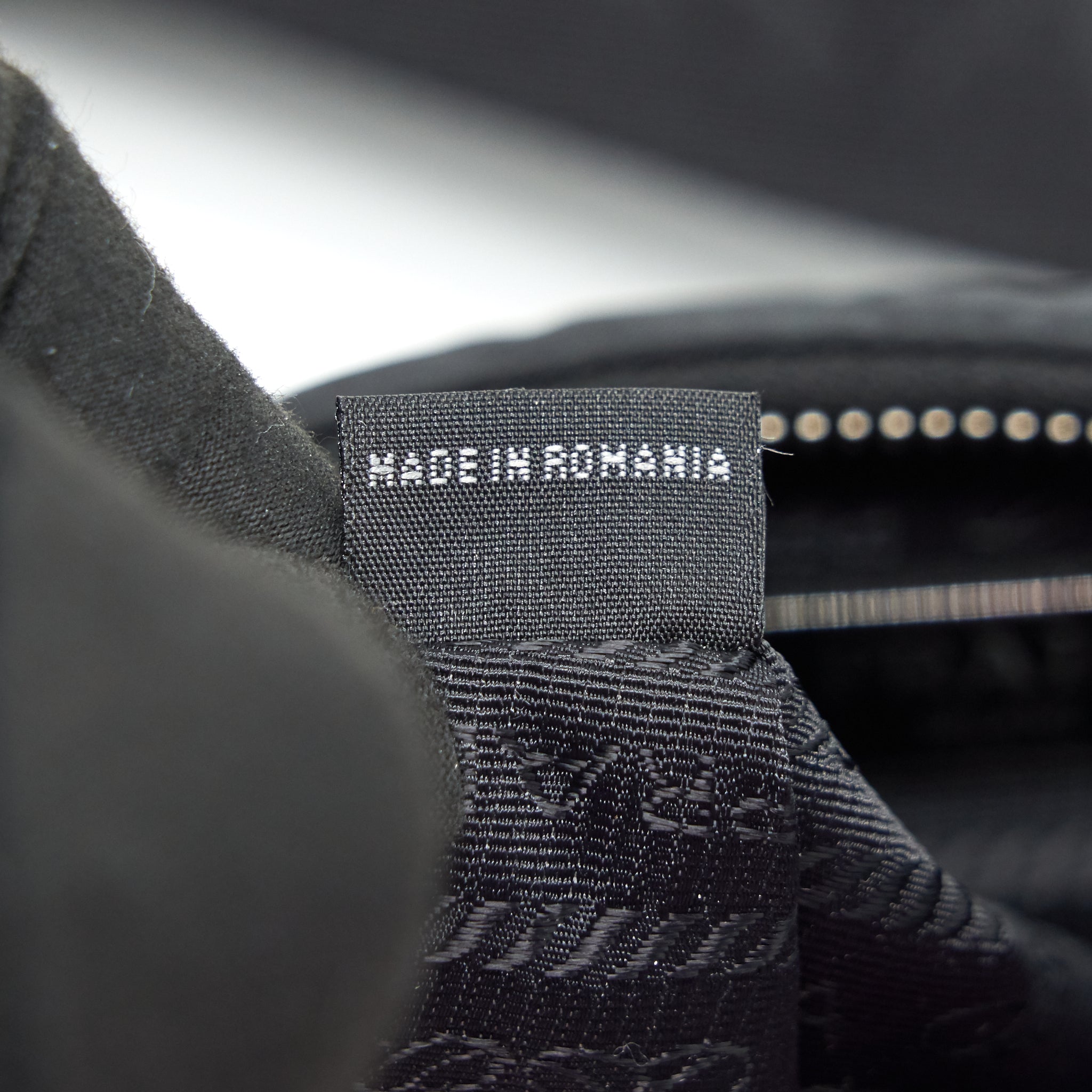 prada-re-edition-2005-nylon-bag-1