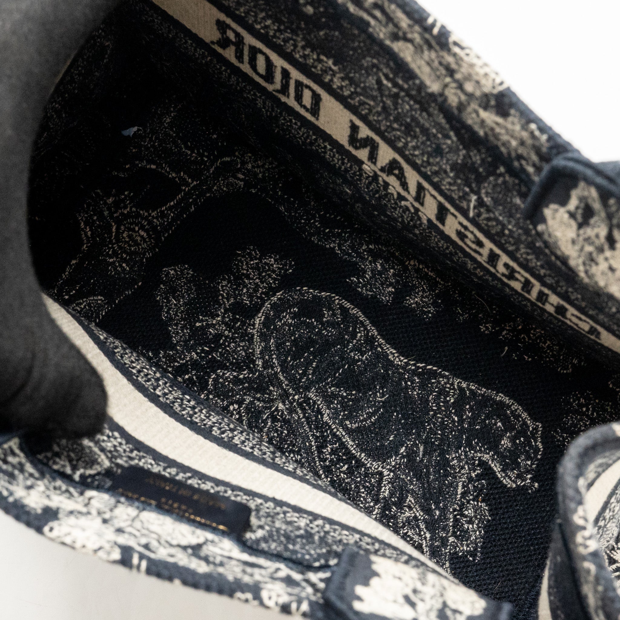 dior-small-book-tote-blue-white-toile-de-jouy-reverse-embroidery