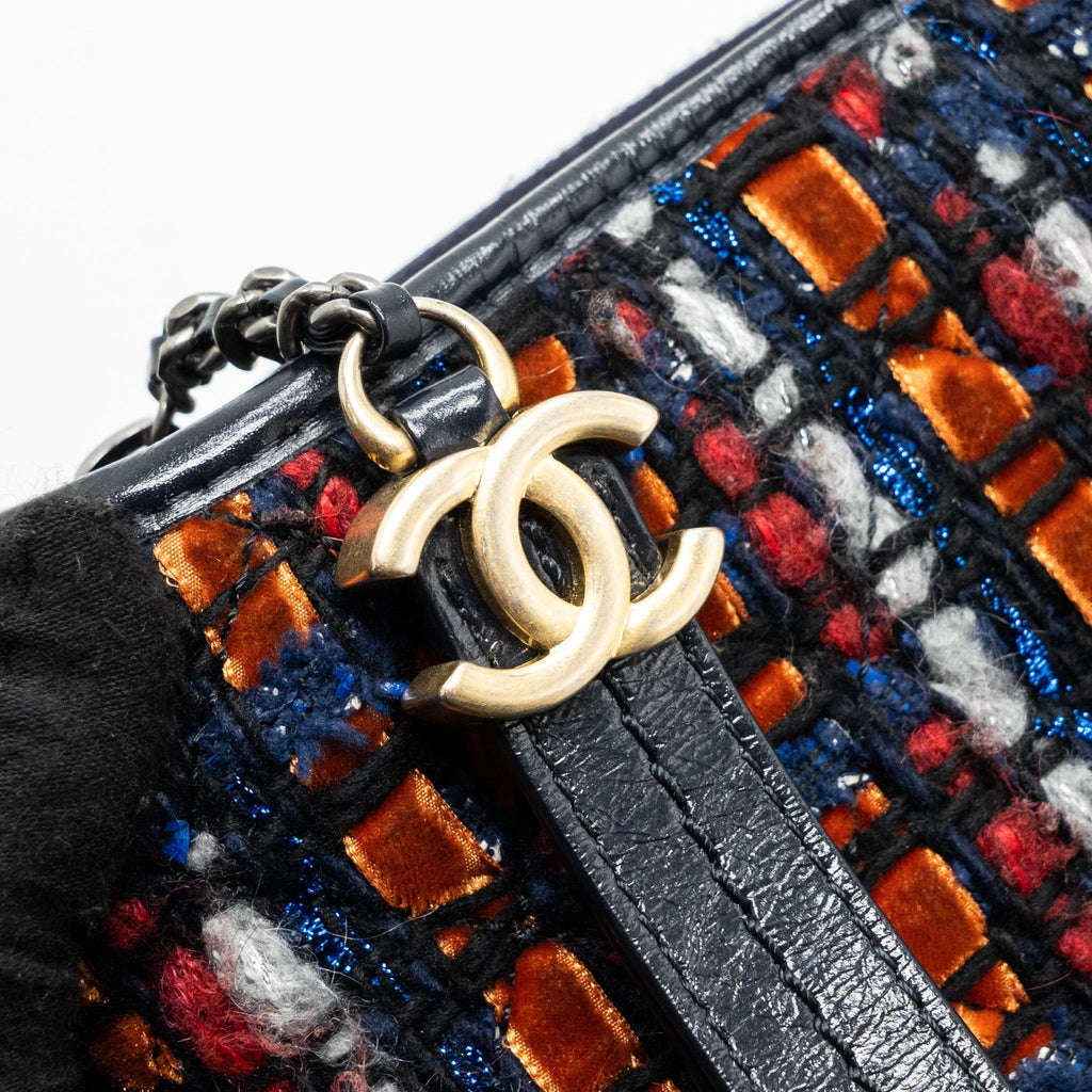 chanel-small-gabrielle-hobo-bag-tweed-calfskin-multicolour-with-multicolour-hardware