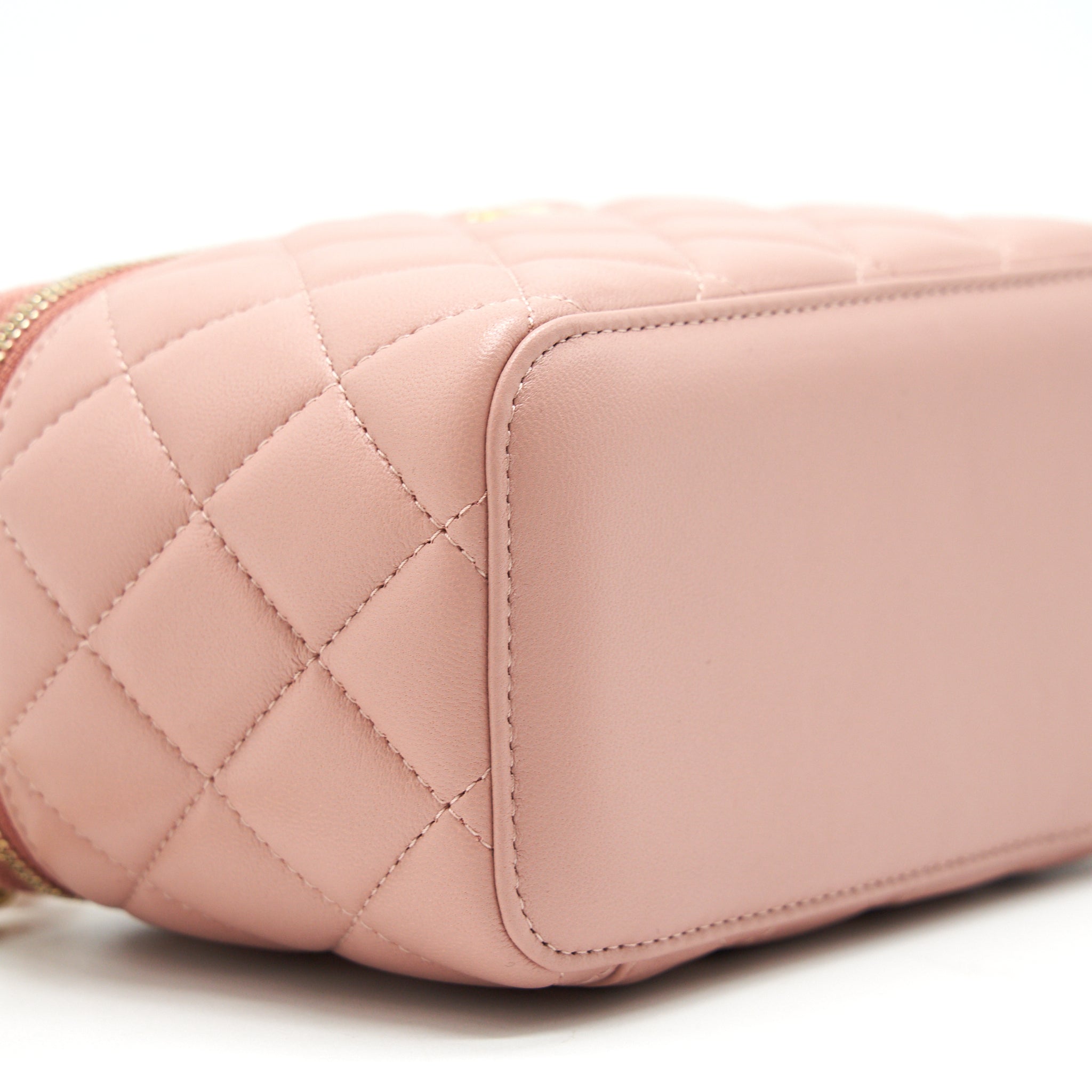 chanel-21b-dark-pink-pearl-crush-rectangular-vanity