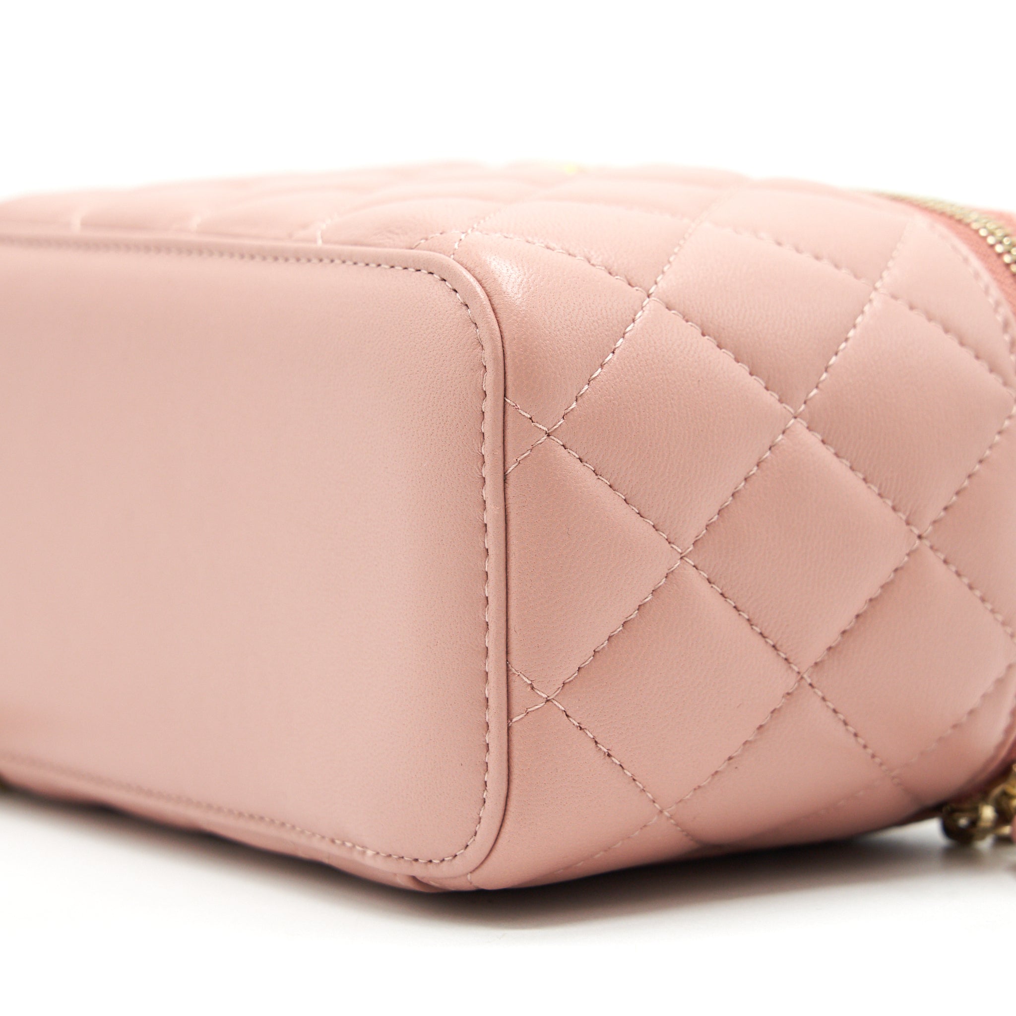 chanel-21b-dark-pink-pearl-crush-rectangular-vanity