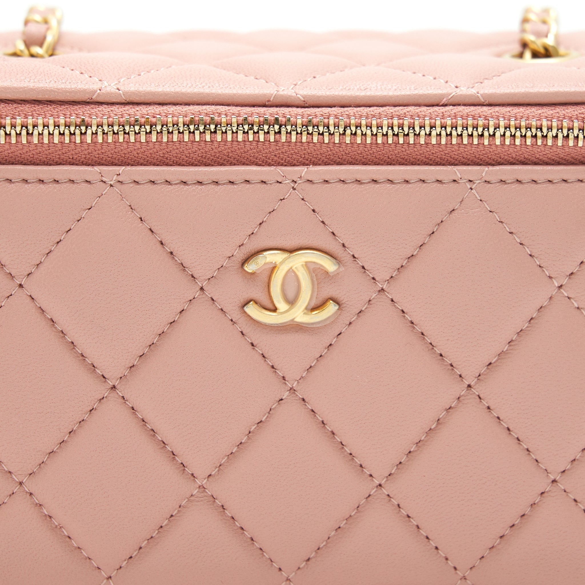 chanel-21b-dark-pink-pearl-crush-rectangular-vanity