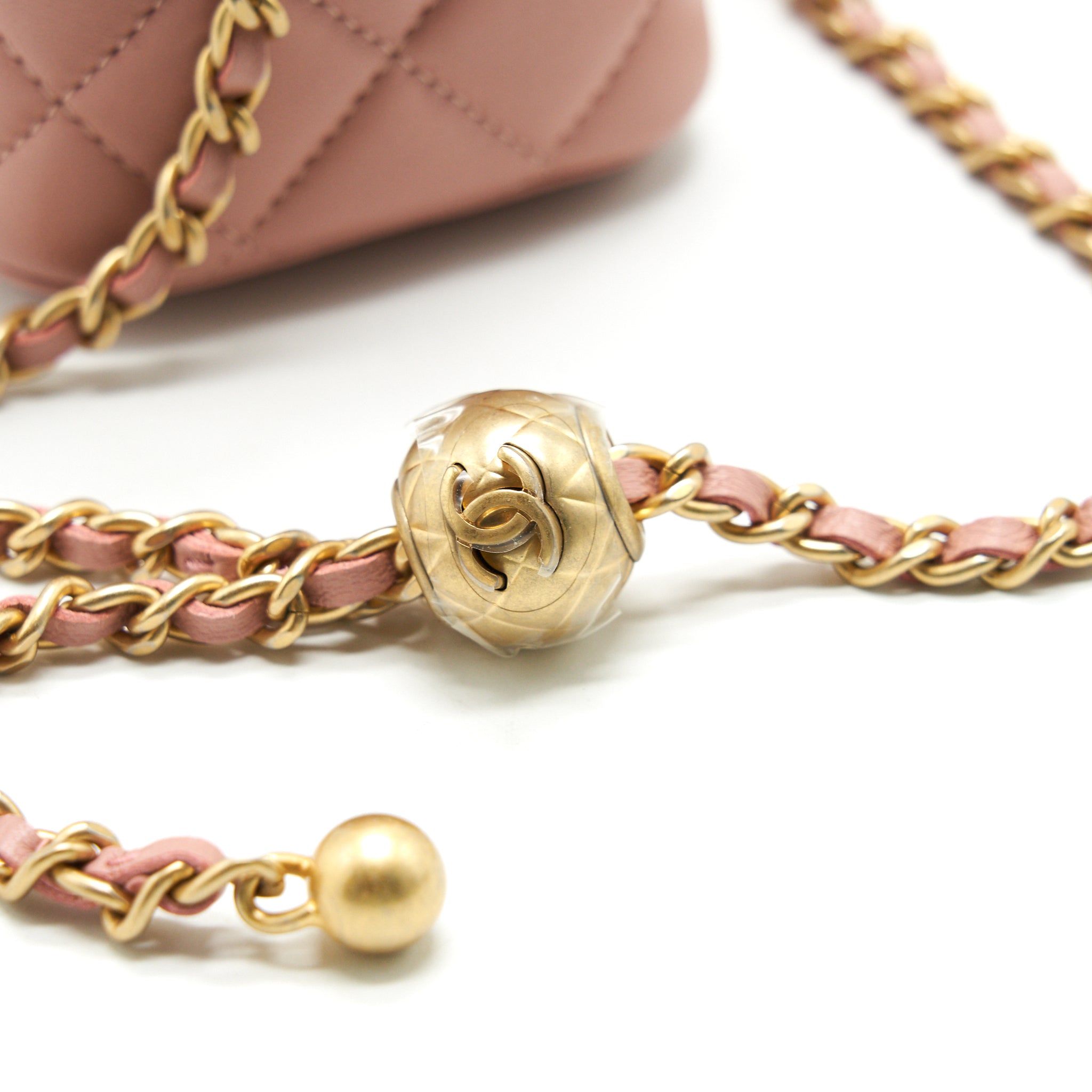 chanel-21b-pearl-crush-rectangular-vanity-with-chain-dark-pink